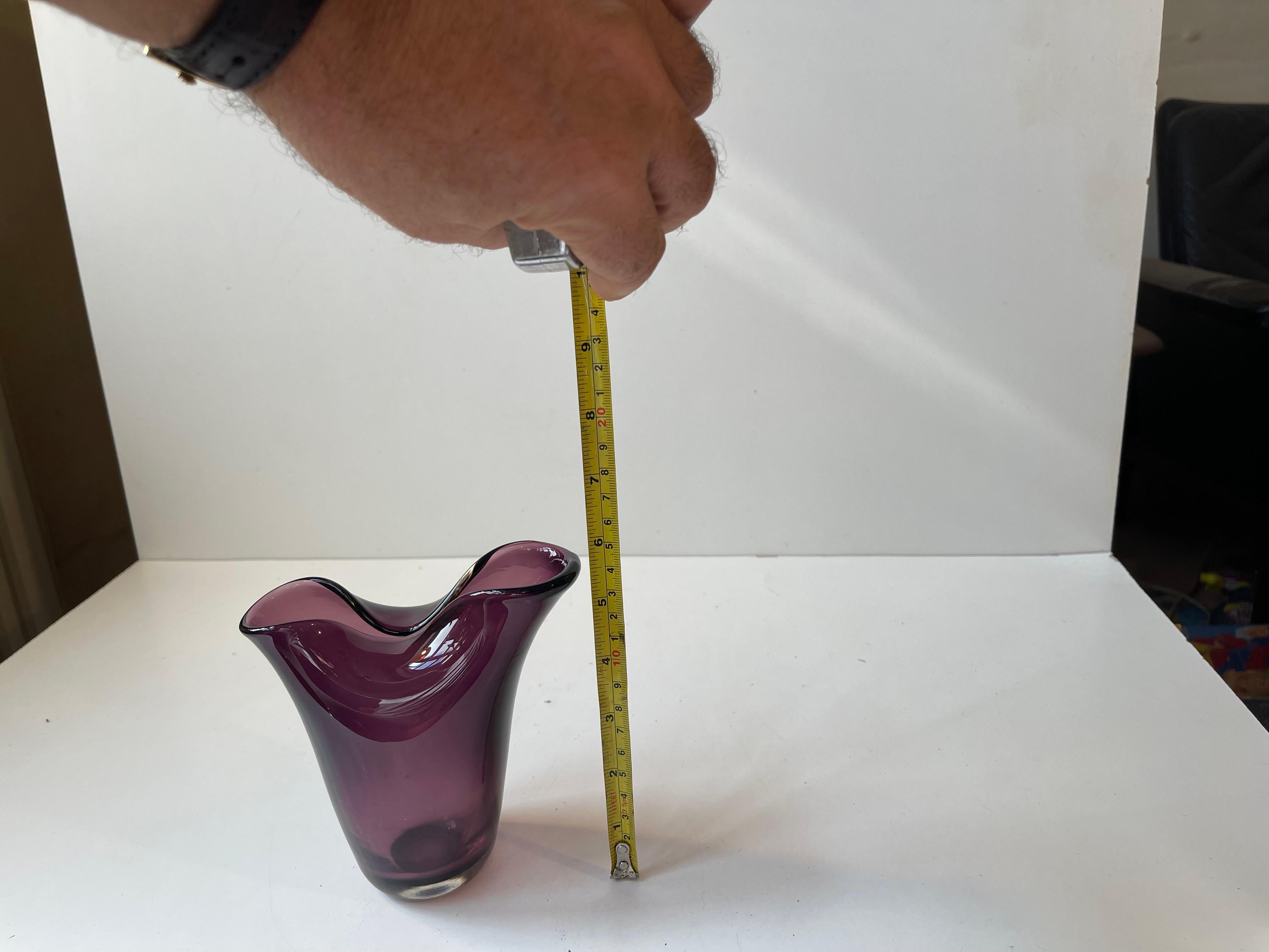 Vaso in vetro ametista di Murano nello stile di Fulvio Bianconi per Venini in vendita 2