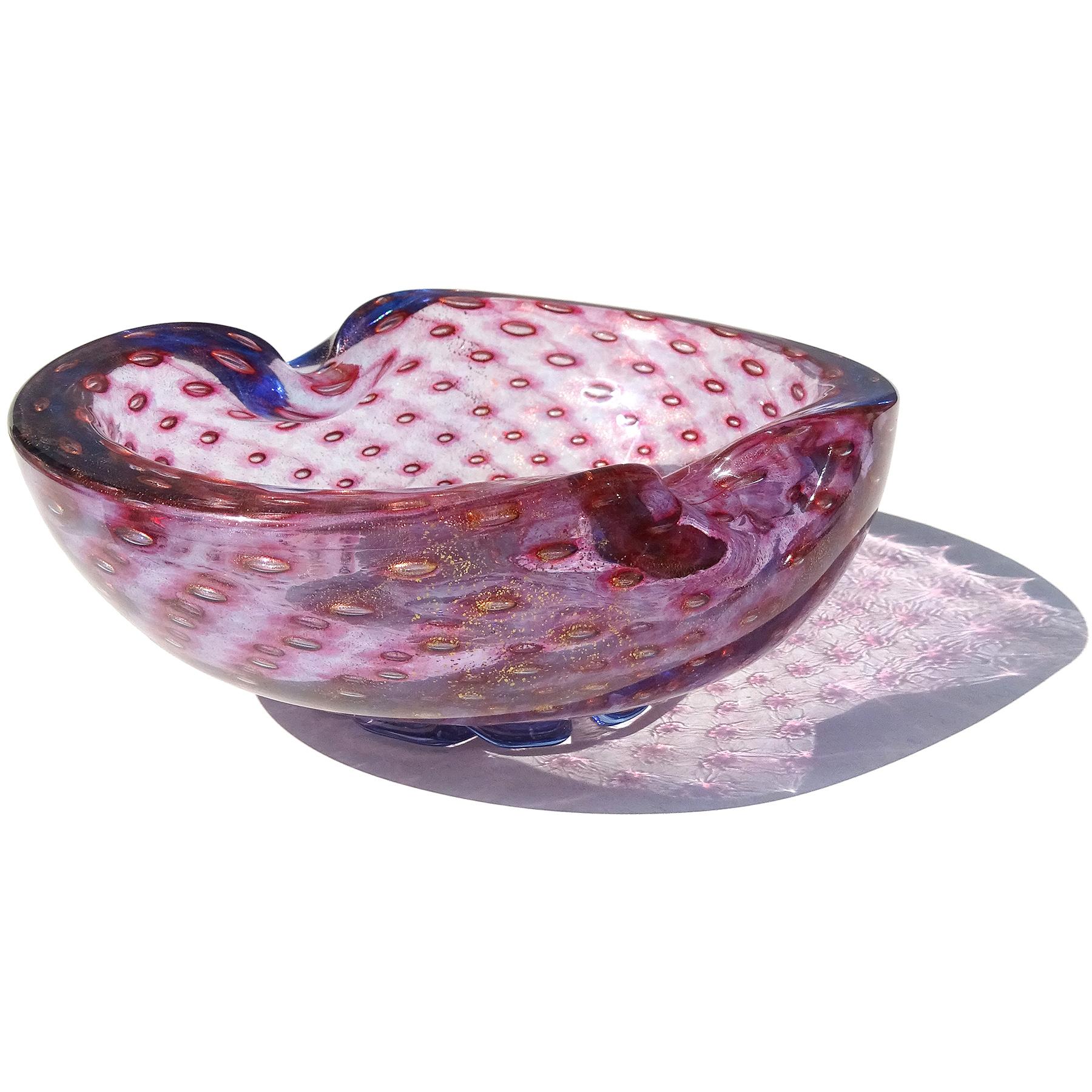 Mid-Century Modern Murano Amethyst Purple Blue Gold Flecks Bubbles Italian Art Glass Footed Bowl (bol à pied) en vente