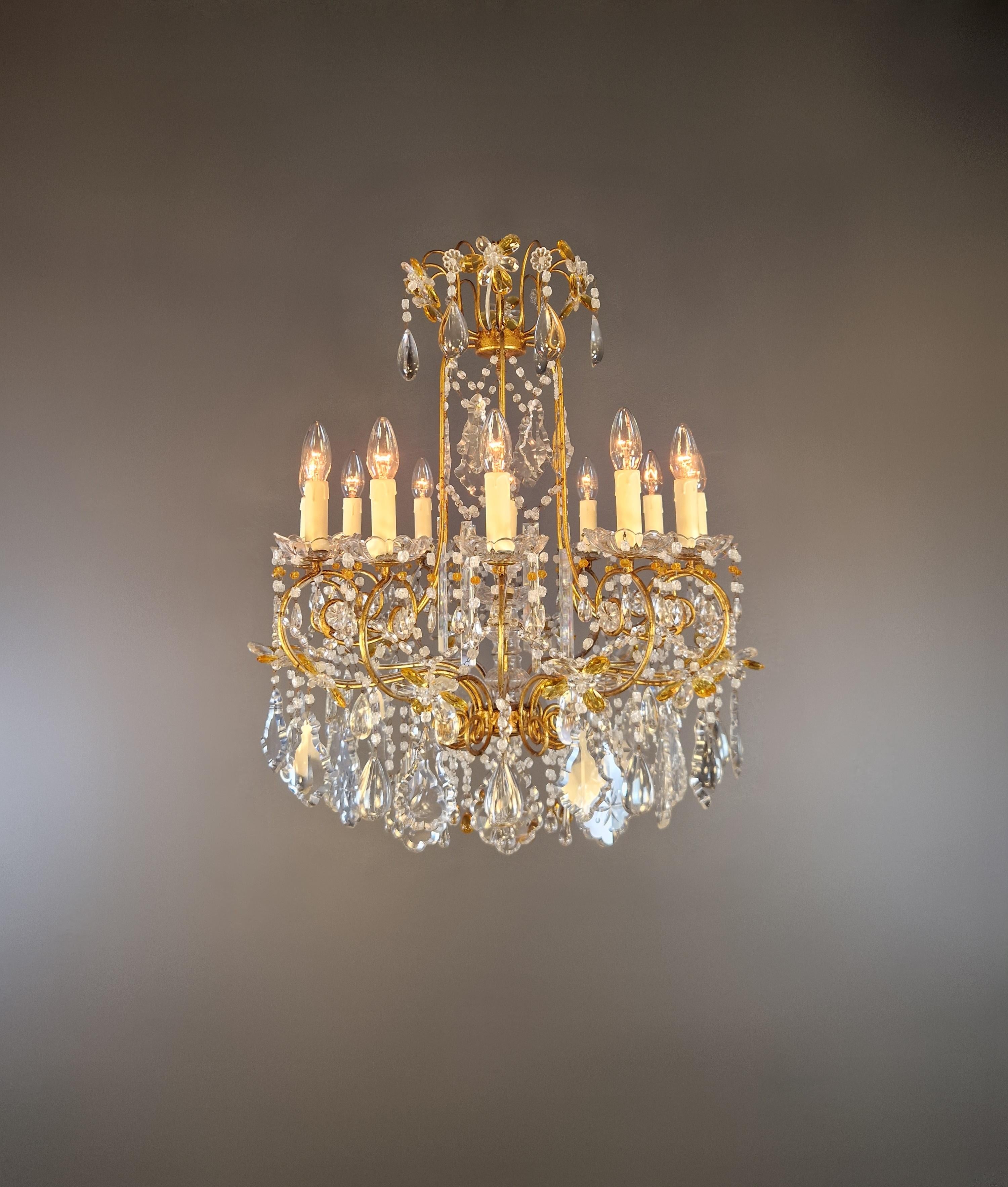 Lampadari di Murano Dove l'artigianato dell'ambra incontra lo splendore dell'Art Nouveau

Immergiti nella magia dei tempi passati con questi splendidi lampadari. Un mix di eleganza e opulenza Art Nouveau. Restaurati con cura a Berlino, questi