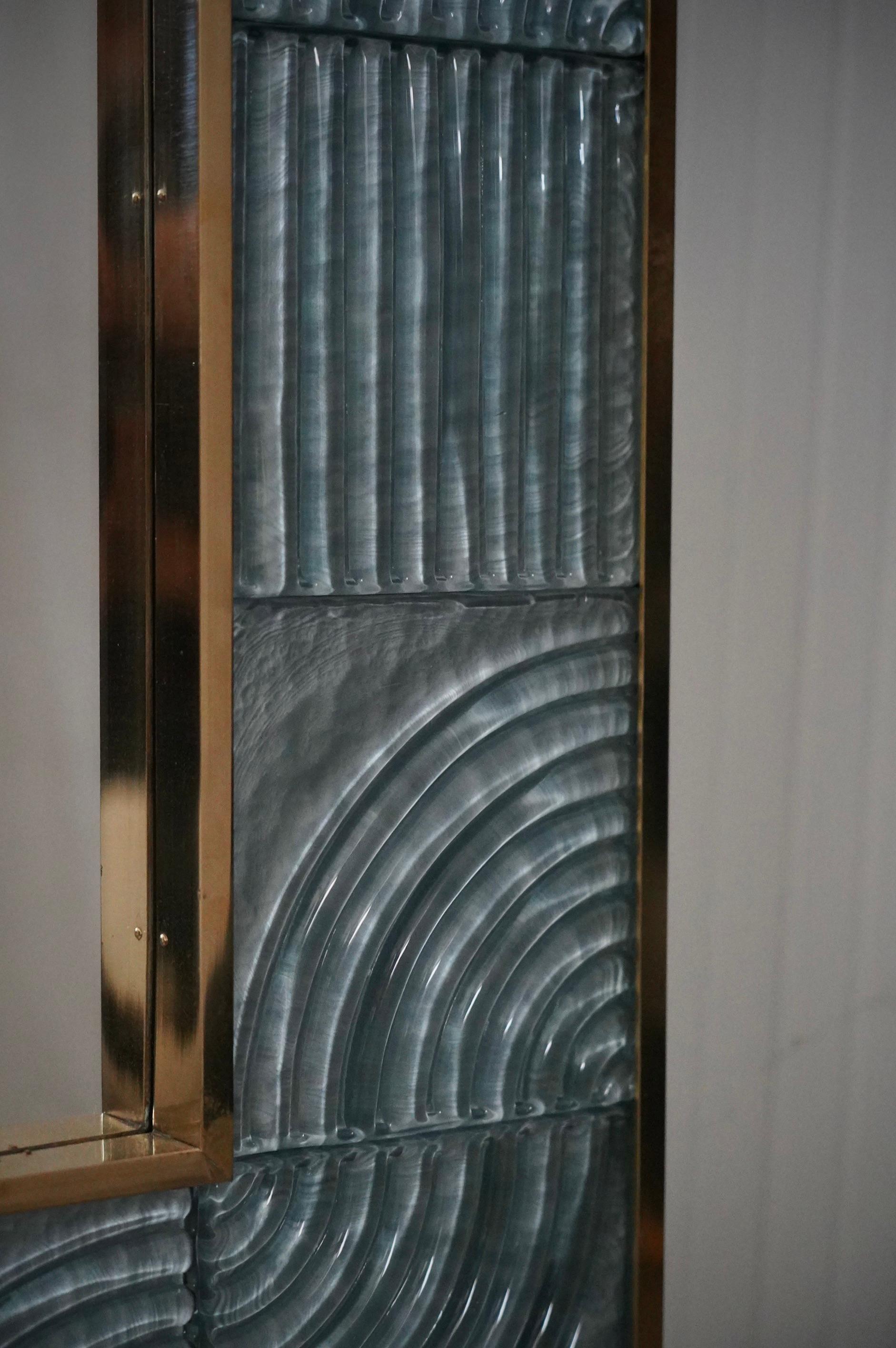 Murano Aqua Blu Art Glass and Brass Italian Console Wall Mirror, 2020 In Good Condition For Sale In Rome, IT