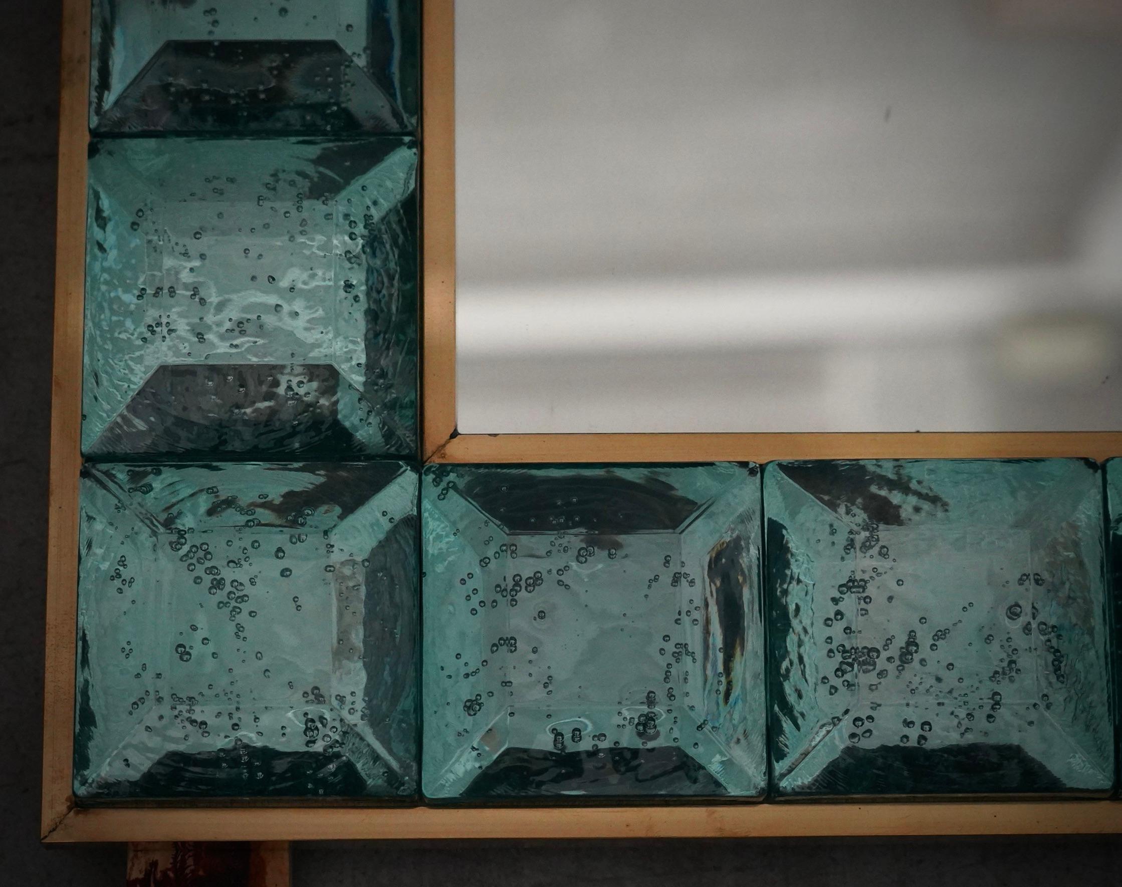 Mid-Century moderno Specchio da parete a consolle italiano di Murano in vetro artistico Greene & Greene e ottone, 2000 in vendita