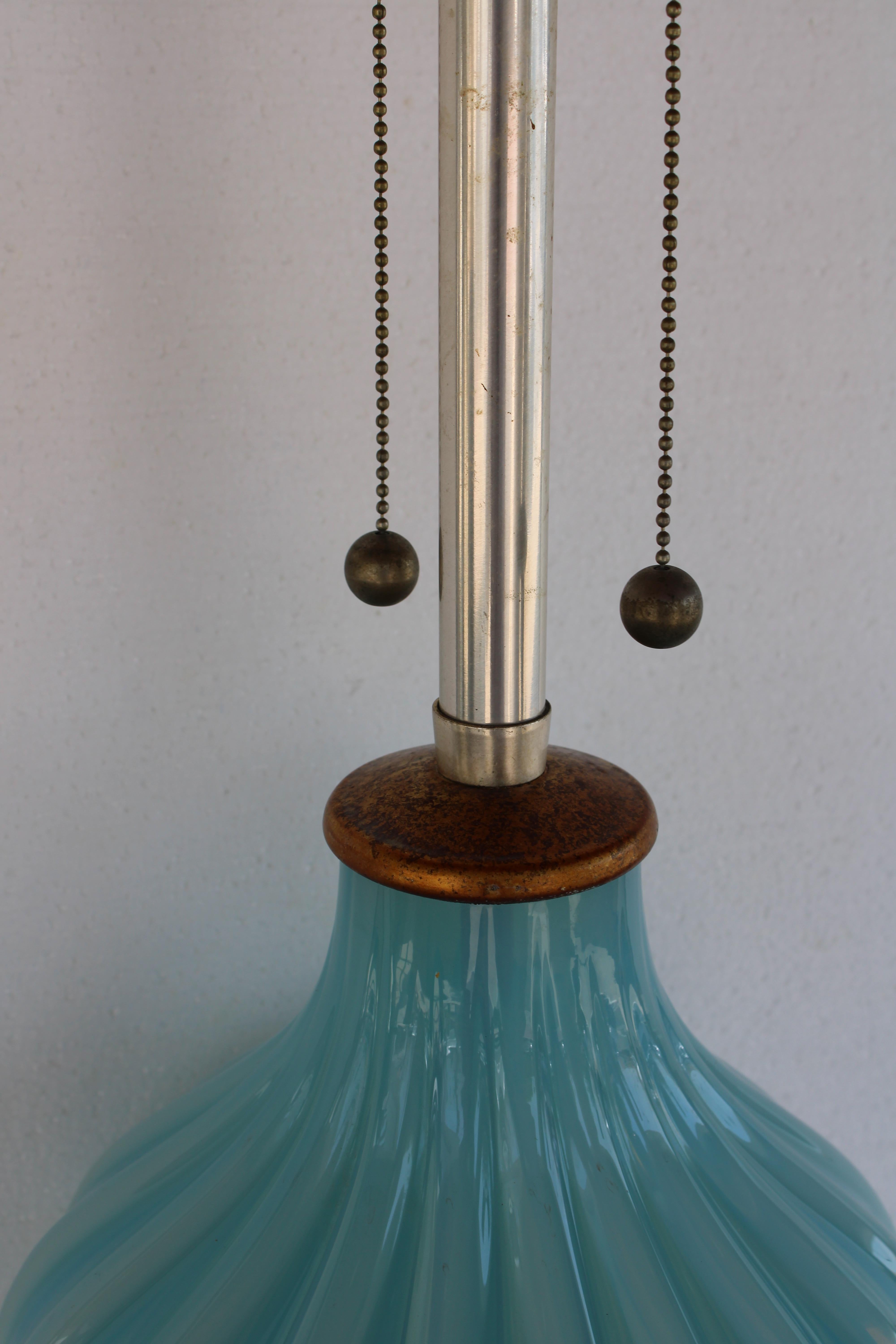 Lampe Murano aqua par The MARBRO Lamp Company, Los Angeles CA.  La lampe mesure 11