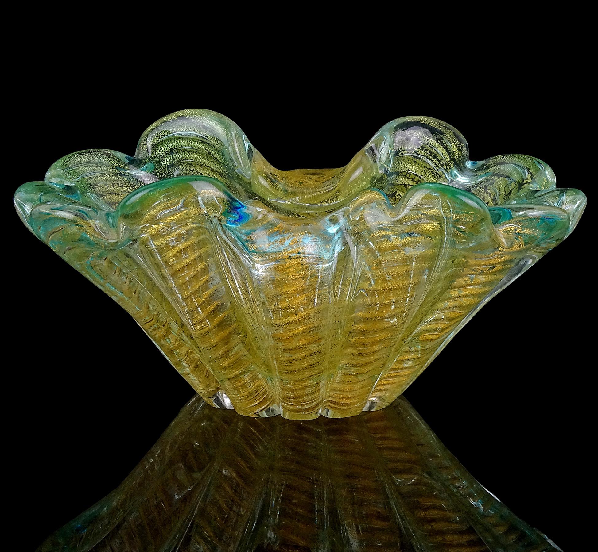 Cuenco decorativo de cristal artístico italiano de Murano con borde aguamarina y motas doradas Moderno de mediados de siglo en venta