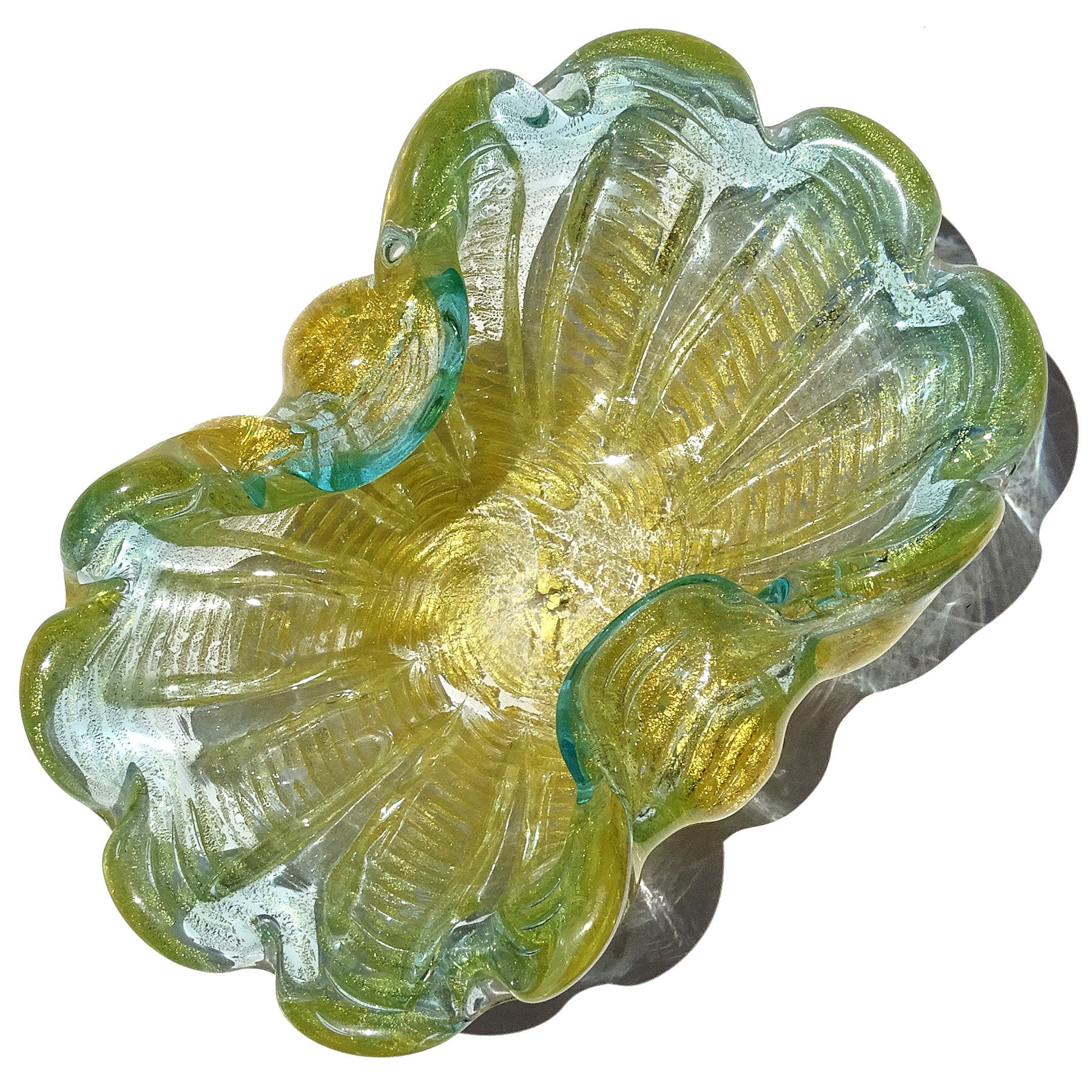 Cuenco decorativo de cristal artístico italiano de Murano con borde aguamarina y motas doradas Italiano en venta