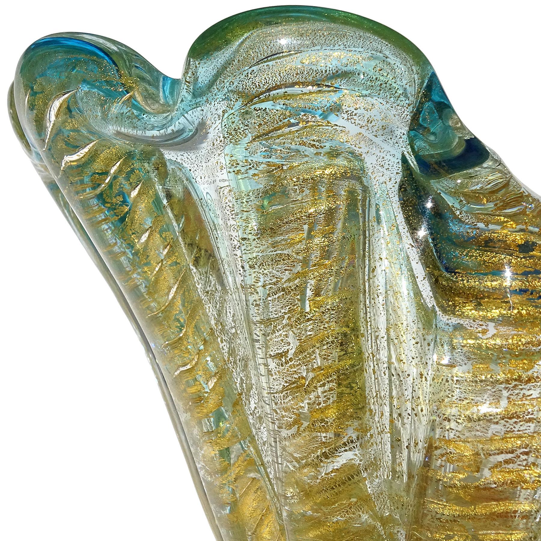 Cuenco decorativo de cristal artístico italiano de Murano con borde aguamarina y motas doradas siglo XX en venta