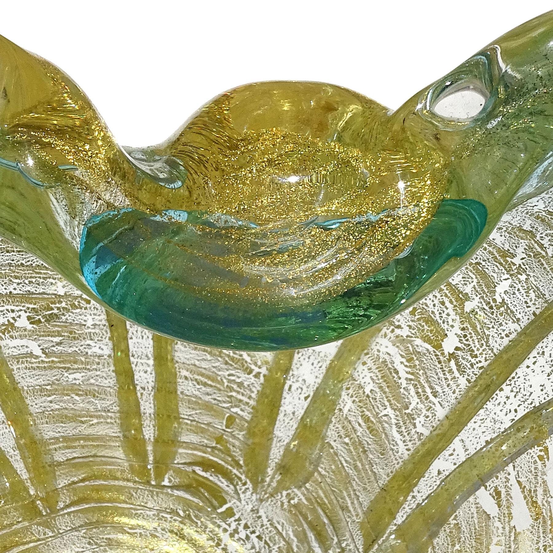 Cuenco decorativo de cristal artístico italiano de Murano con borde aguamarina y motas doradas Vidrio en venta