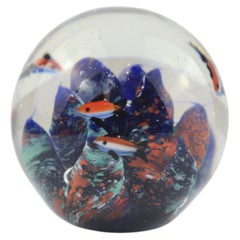 Murano Aquarium Kunstglas Briefbeschwerer mit Fisch, Italien 1960er Jahre