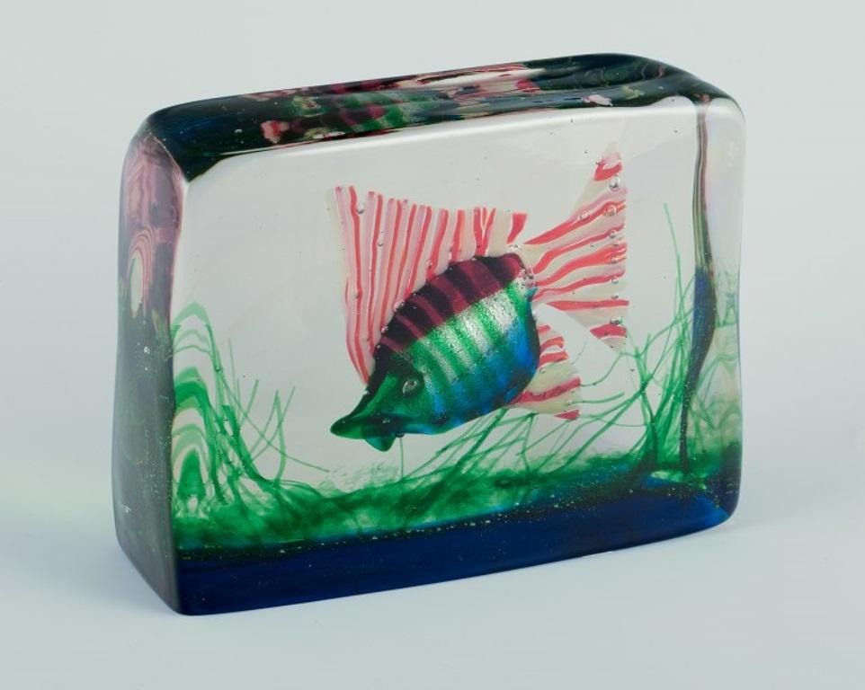 Murano aquarium.
Very large model.
From the 1960s.
Unsigned.
Perfect condition.
Dimensions: W 19.0 cm x D 6.6 cm x H 14.5 cm.
Provenance: Danish private collection.