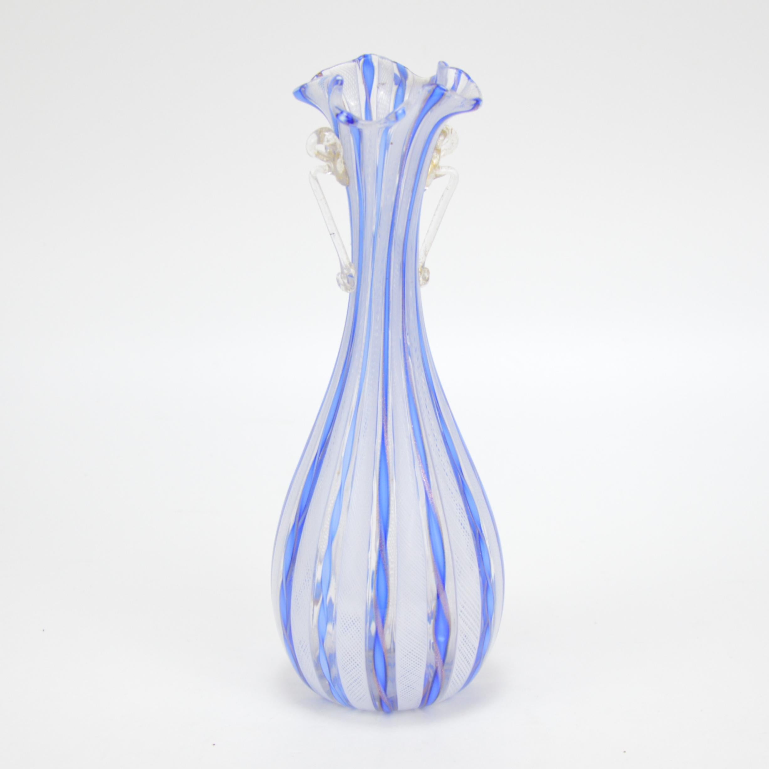Murano Art blown Glass Vase White Stripe Italian In Good Condition For Sale In Brussels, BE