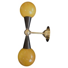 Lampada da parete in vetro artistico di Murano e ottone giallo oro e nero del MidCentury, 2020