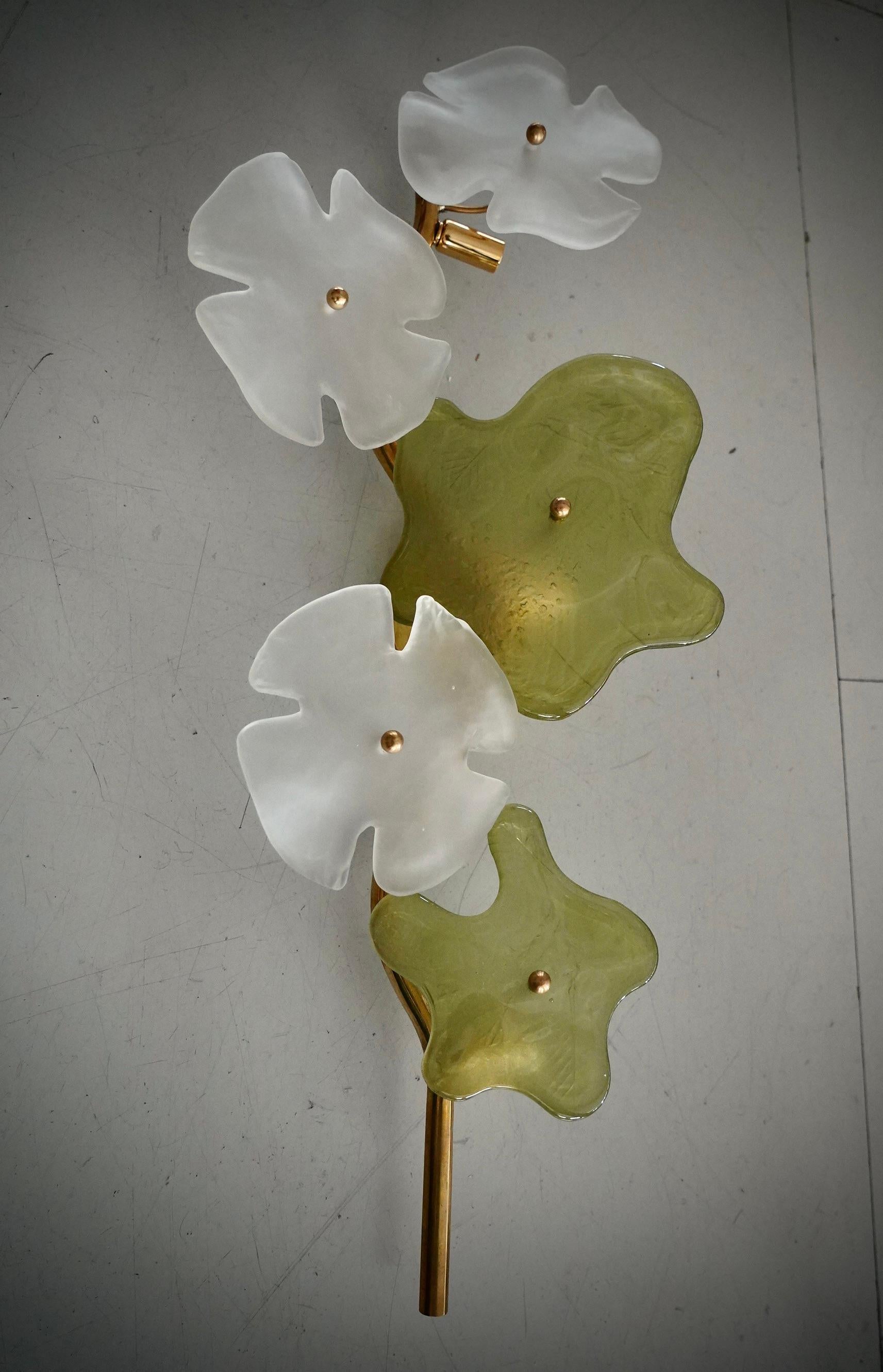 Murano Art Glass and Brass Green and Ice White Wall Light and Sconces, 2000 In Good Condition For Sale In Rome, IT