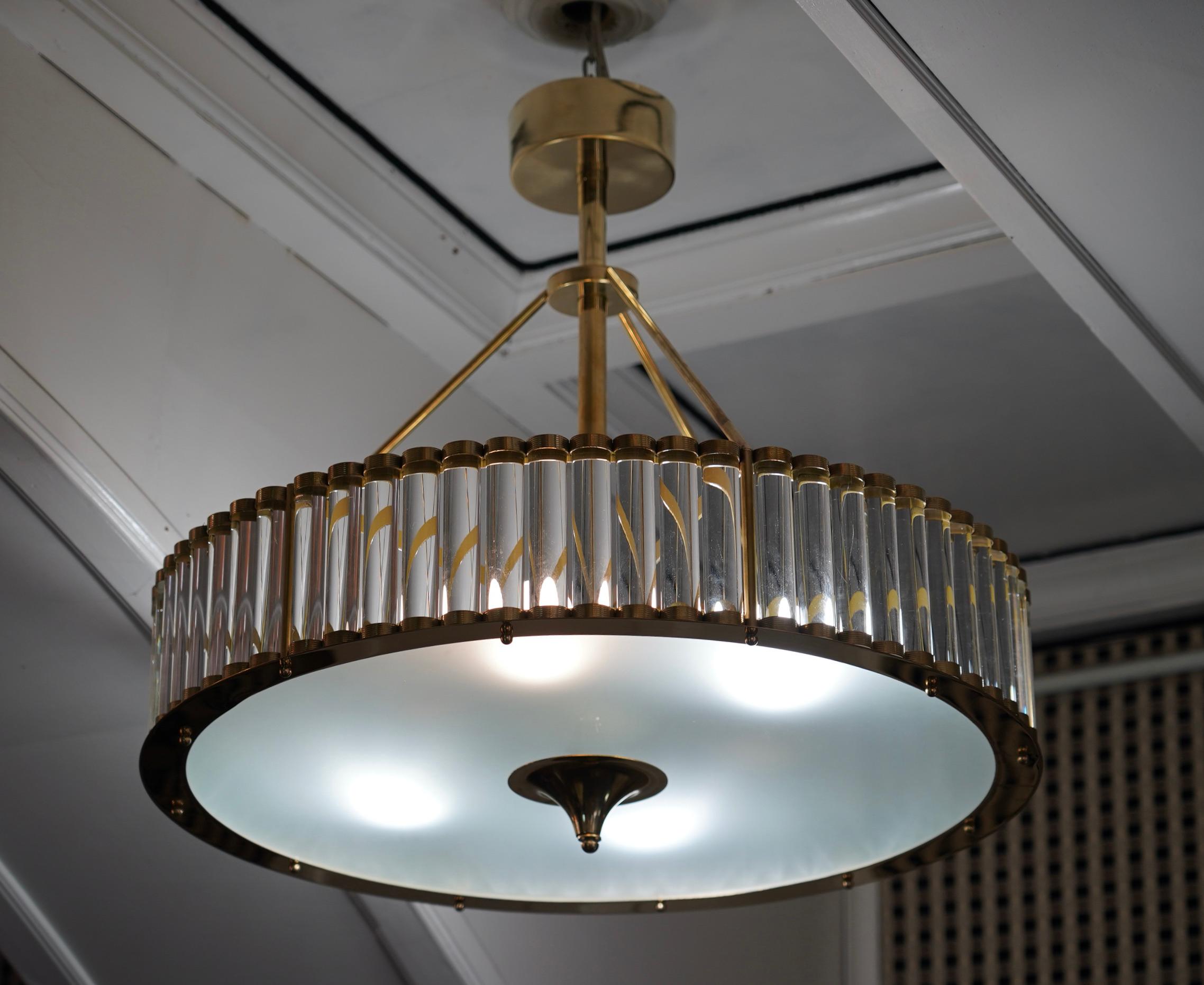 Fantastic round chandelier in Murano glass and polished brass. Note the shape of the rods with which it is formed.

Murano chandelier in art glass and brass. Formed by a circular structure, to which transparent glass smooth rods are inserted. These