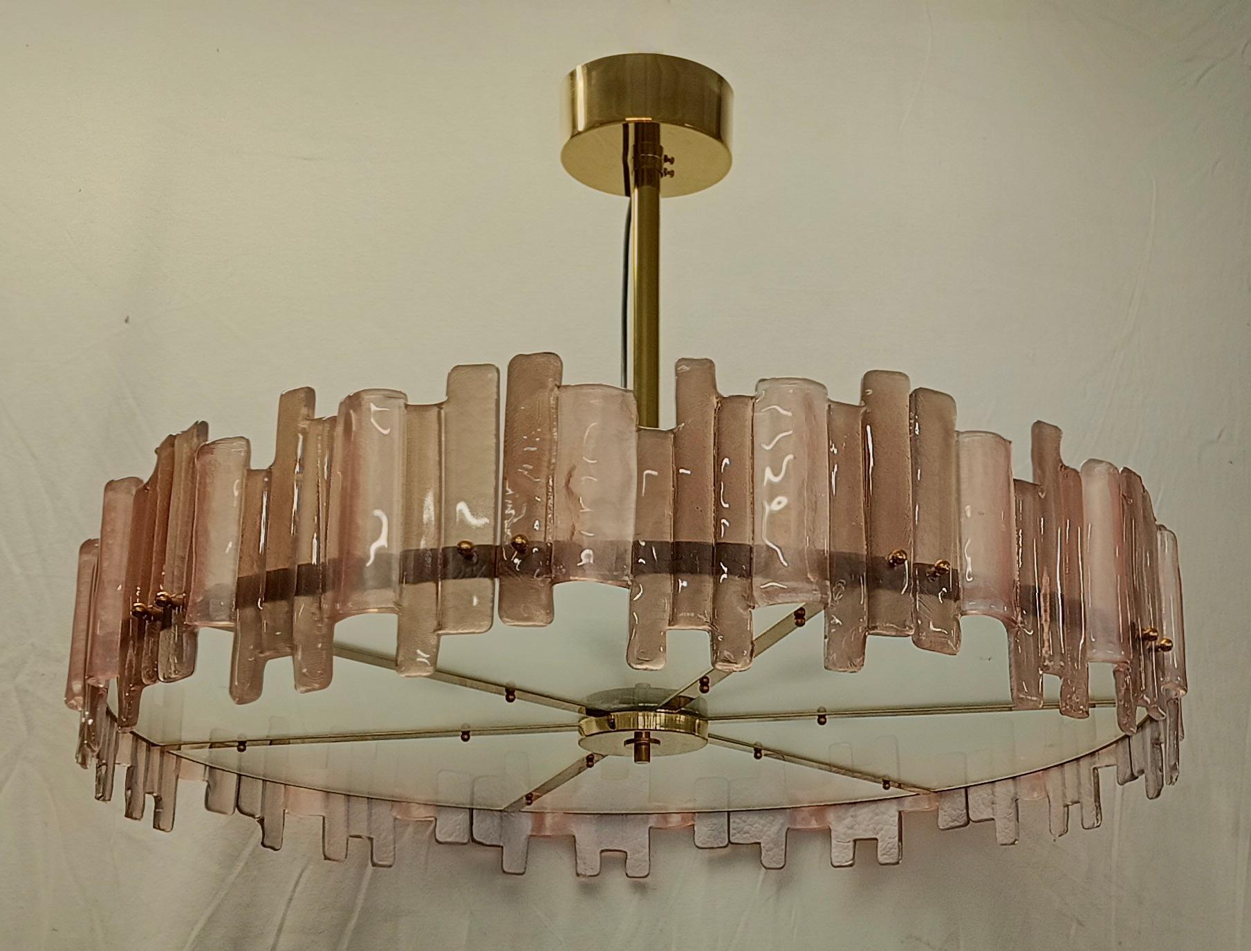 Fantastic round chandelier in Murano glass and polished brass. Note the shape of the Murano pink glass plates, very beautiful and particular. Linear simple but very elegant Murano chandelier.

Murano chandelier in art glass and brass. Formed by a