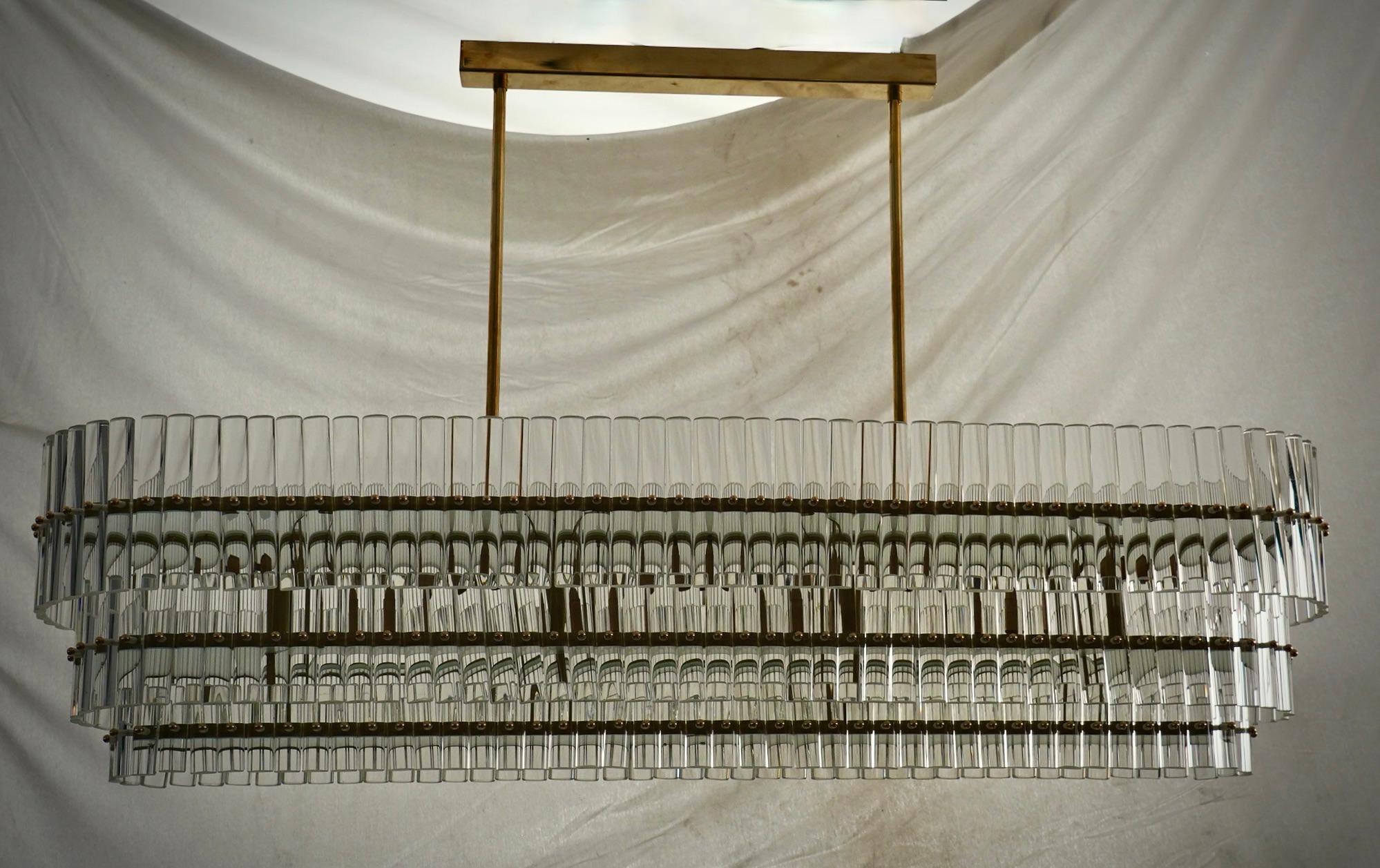 Fantastic Murano chandelier with an elongated design and a brass structure. Note the shape of the rods it is made of.

Murano chandelier in artistic glass and brass. Made of an ovoid structure, to which smooth half-moon rods in transparent glass are