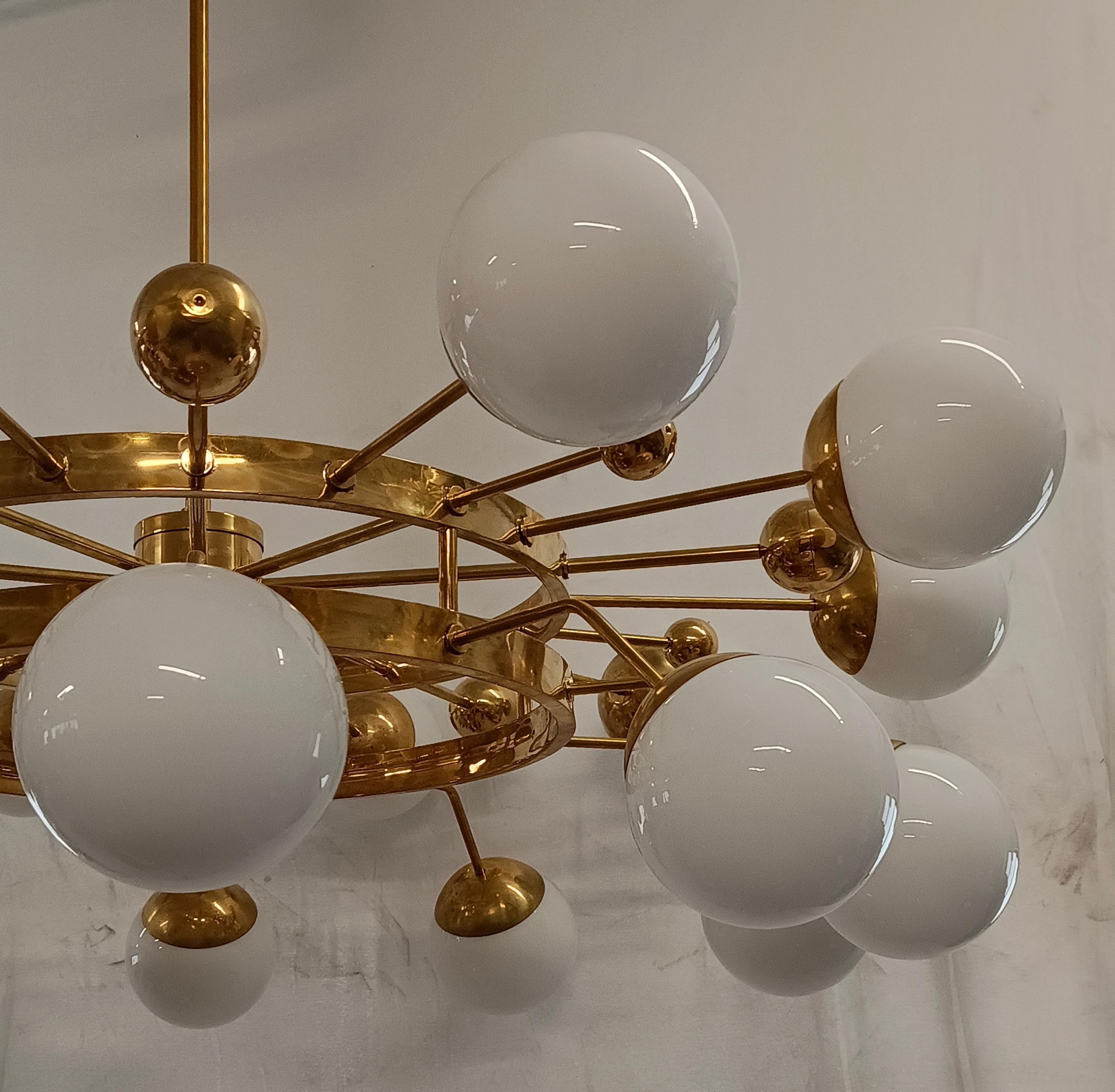 Murano Art Glass and Brass Midcentury Chandelier, 2000 In Good Condition For Sale In Rome, IT