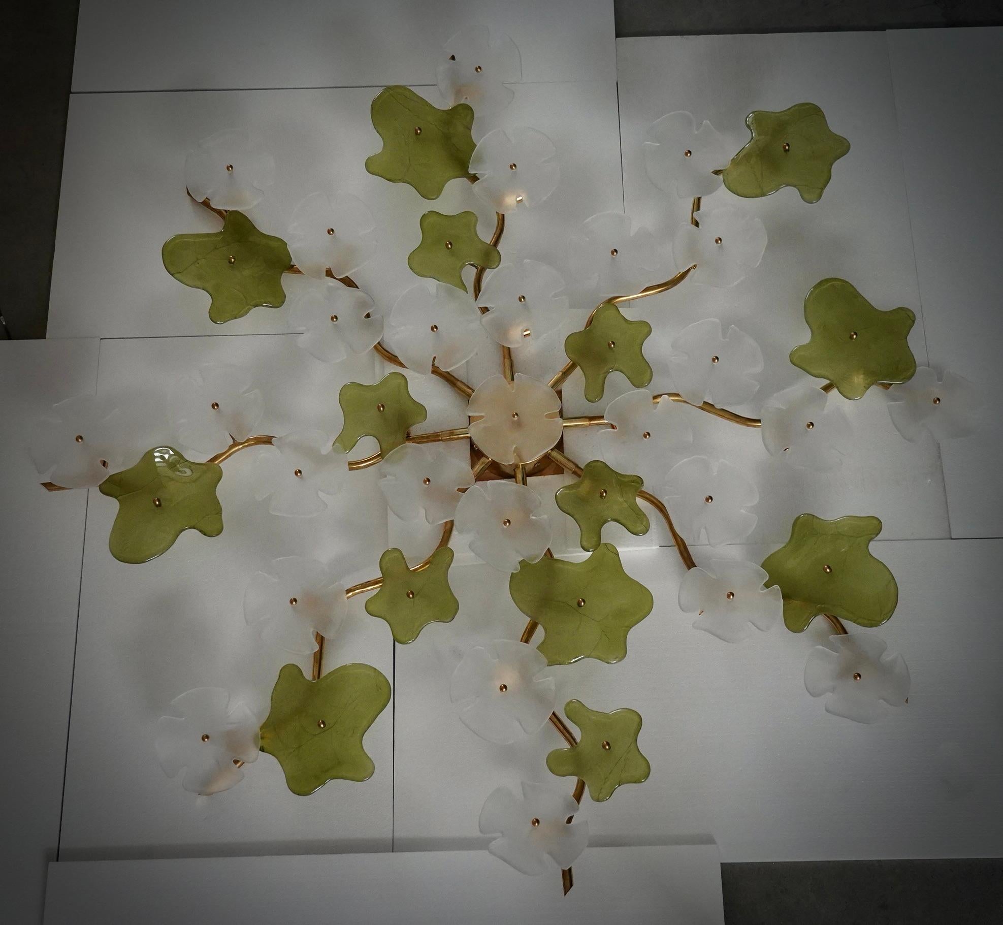 Wonderful piece of Murano that can be mounted both as a wall lamp and as a ceiling chandelier. Particular and original applique from the Murano glass factory. Very particular lighting because it looks like a climbing plant on your internal wall at