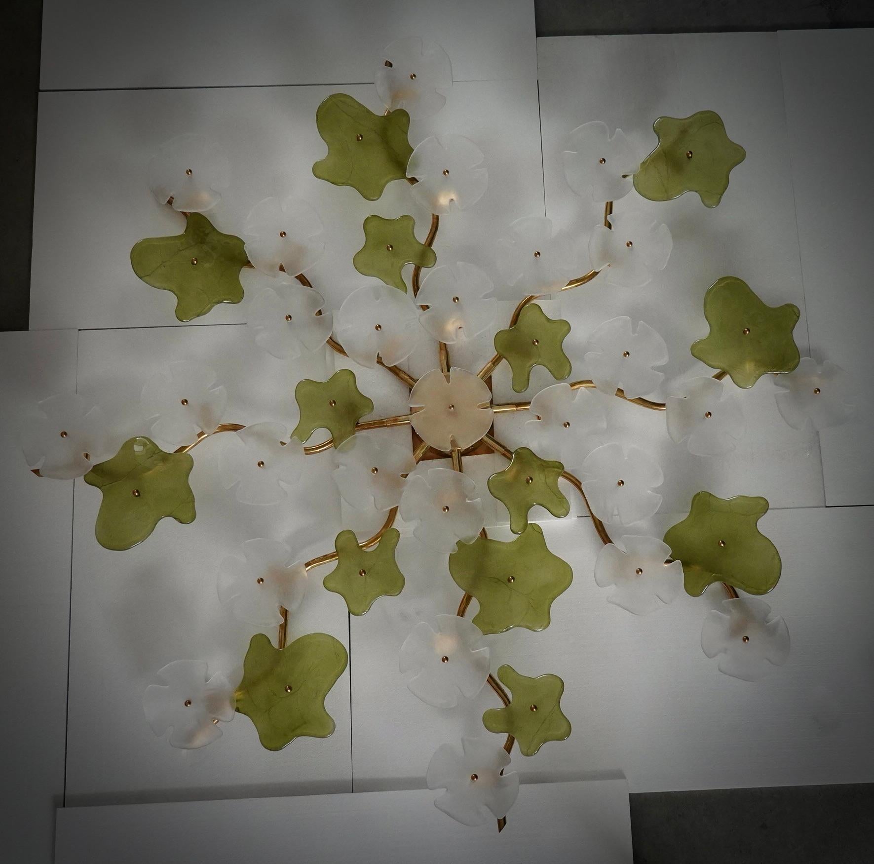 Murano Art Glass and Brass Midcentury Chandelier / Wall Light, 2020 In Good Condition For Sale In Rome, IT