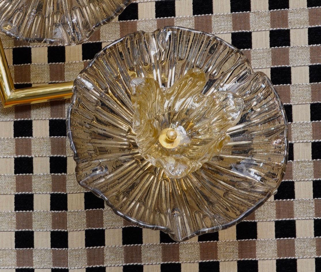 Wandleuchte aus Murano-Kunstglas und Messing aus der Mitte des Jahrhunderts, 2010 im Angebot 3