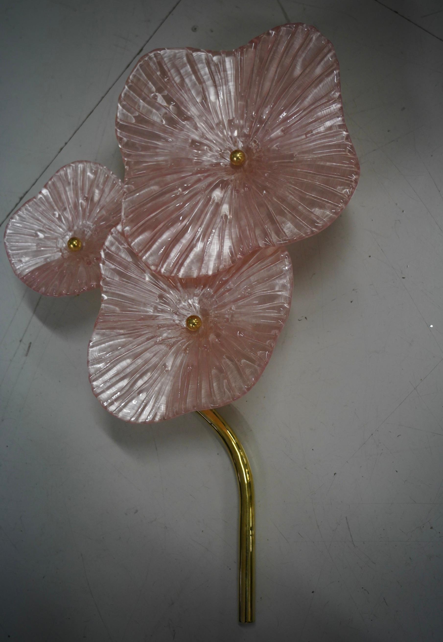 Murano Art Glass and Brass Pearly Pink Wall Light and Sconces, 1990 In Good Condition For Sale In Rome, IT