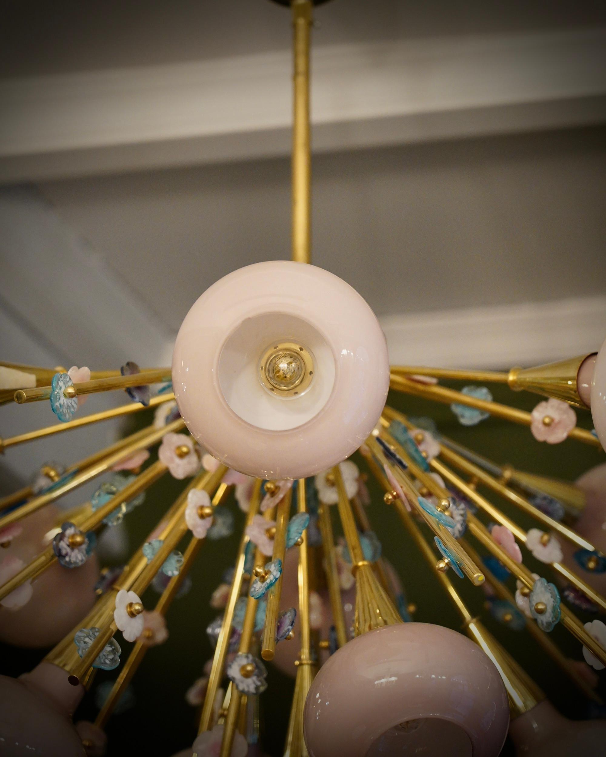Lampadario e pendente in vetro artistico di Murano Sputnik e ottone color rosa, 2020 in vendita 1