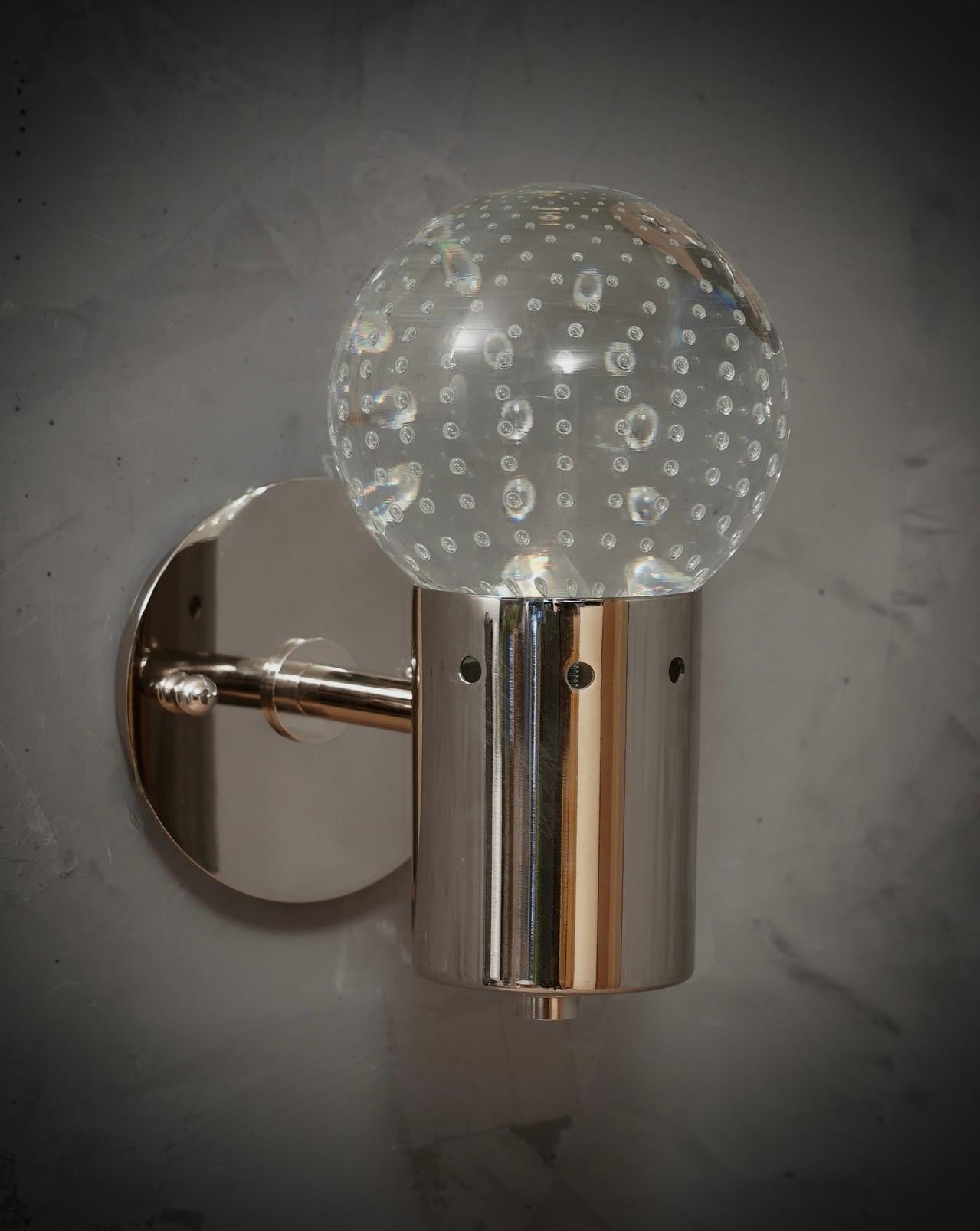 Refined and delicate design for this wall light with bubbling Murano glass.

The applique are made up of a steel structure that allows a beautiful Murano glass bubbling spheres of a transparent color. The design is very clean and simple, but at the