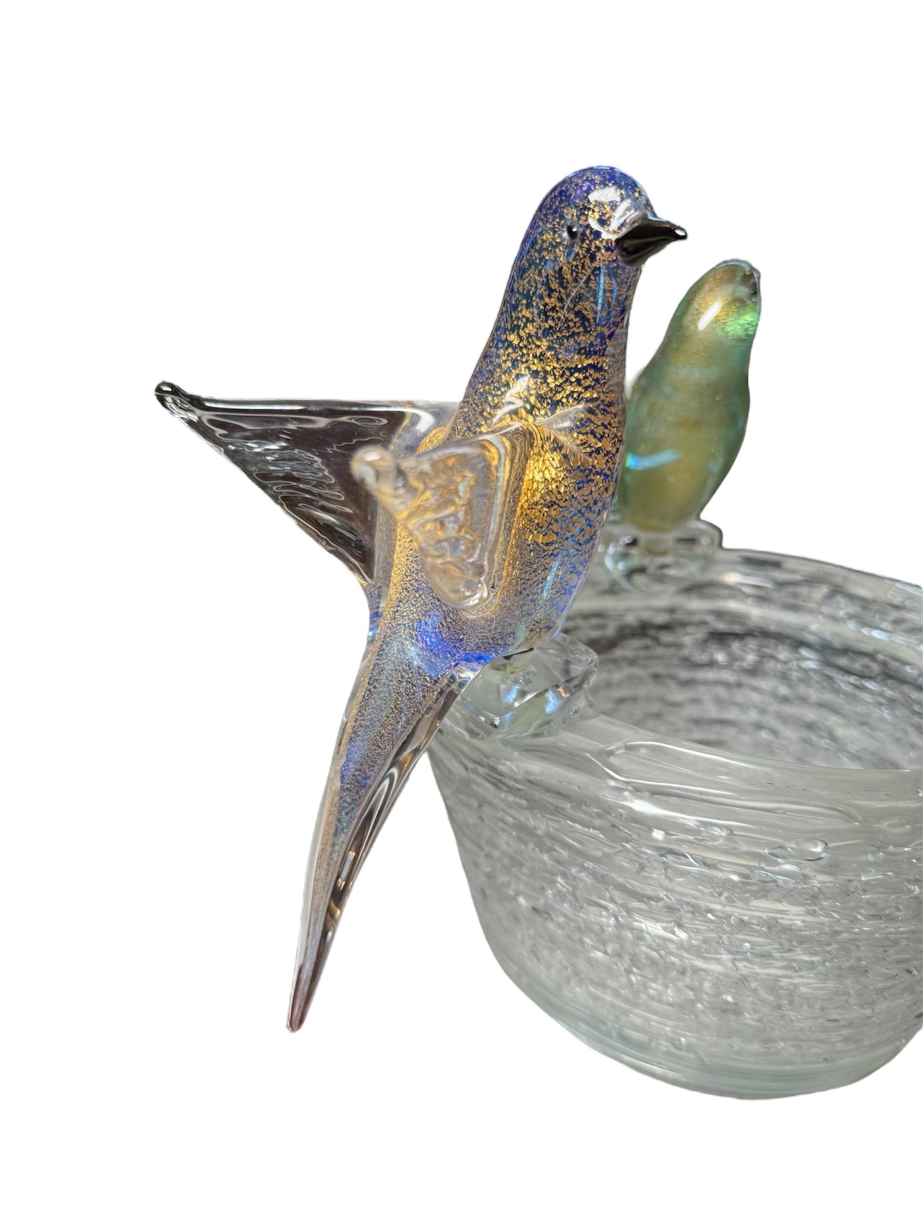 Fait main Murano Art Glass Birds On A Nest Sculpture en vente
