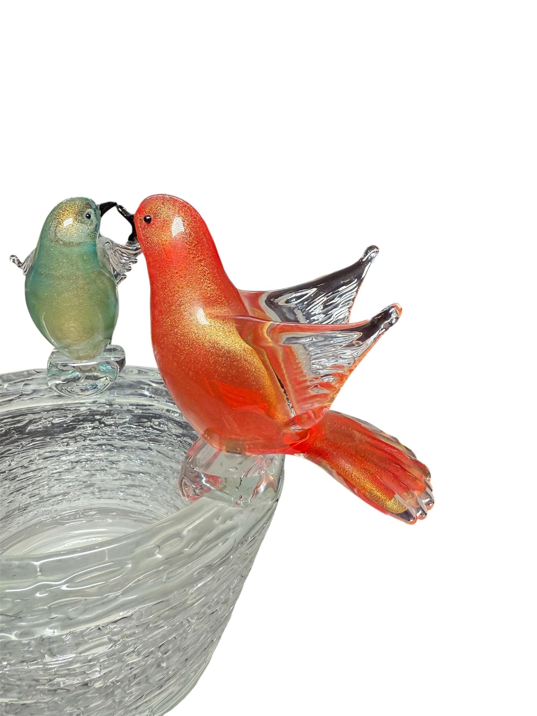 20ième siècle Murano Art Glass Birds On A Nest Sculpture en vente