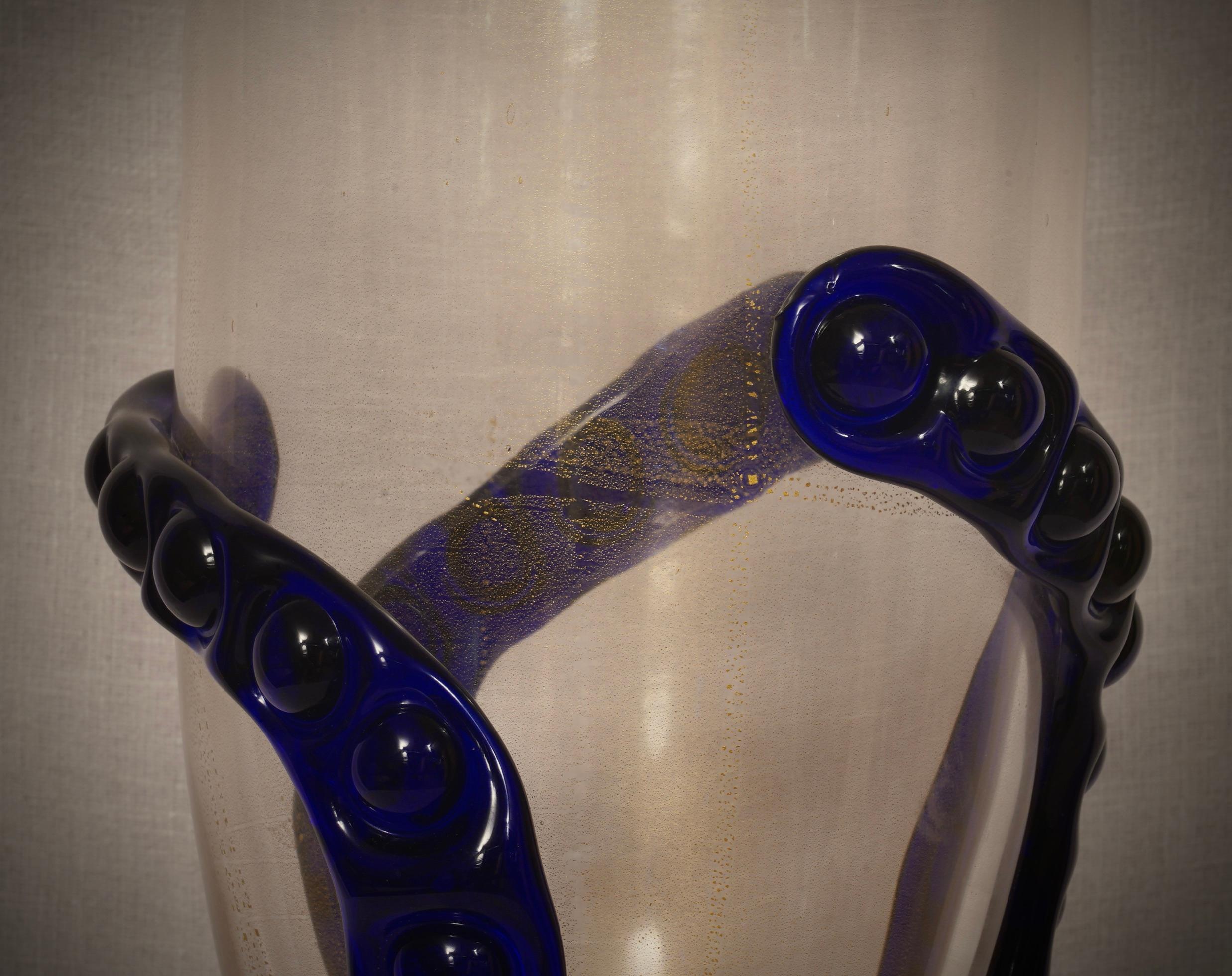 Jarrón de cristal soplado de Murano de color dorado y azul de mediados de siglo, 2000 Moderno de mediados de siglo en venta