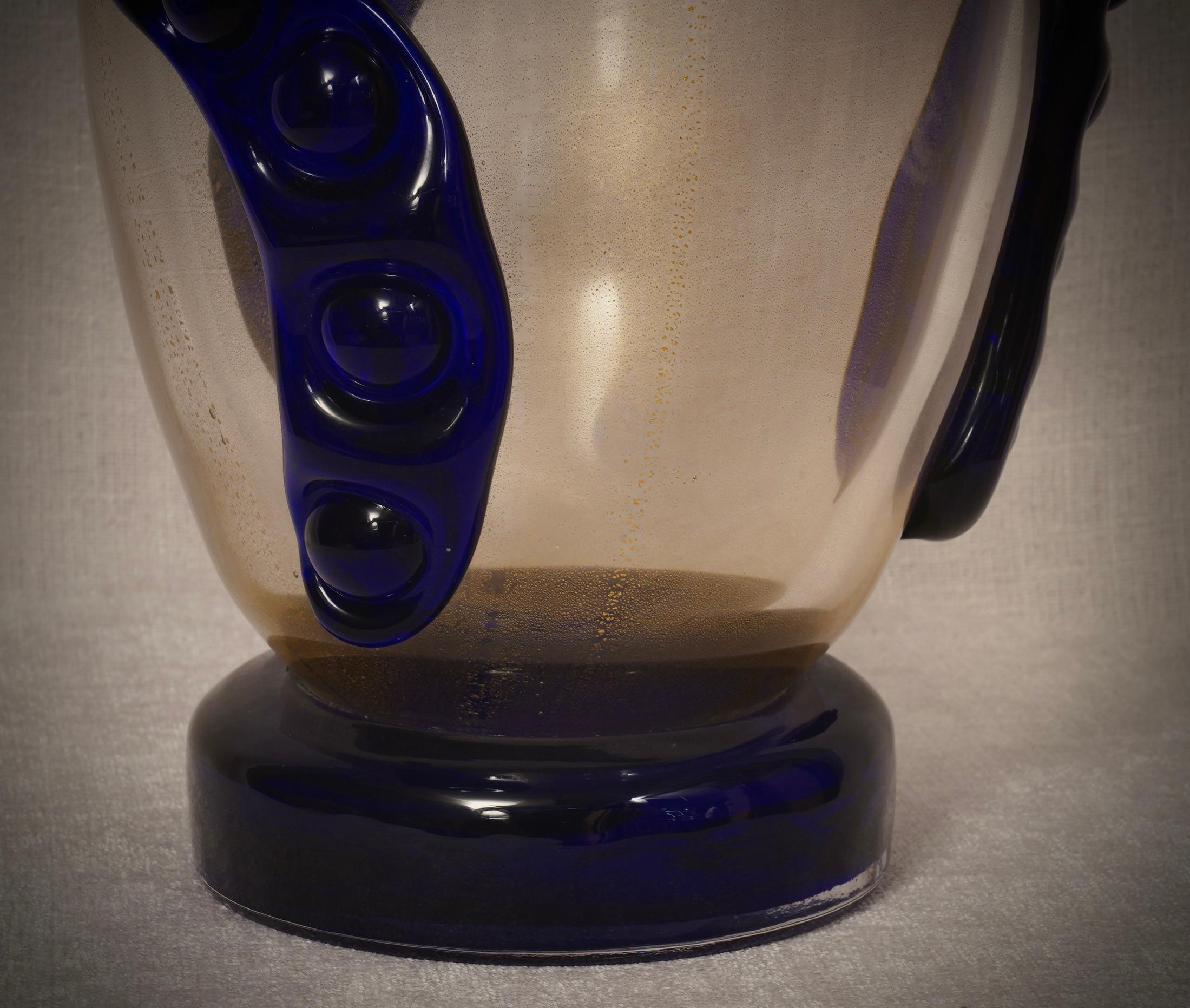 Jarrón de cristal soplado de Murano de color dorado y azul de mediados de siglo, 2000 Siglo XXI y contemporáneo en venta