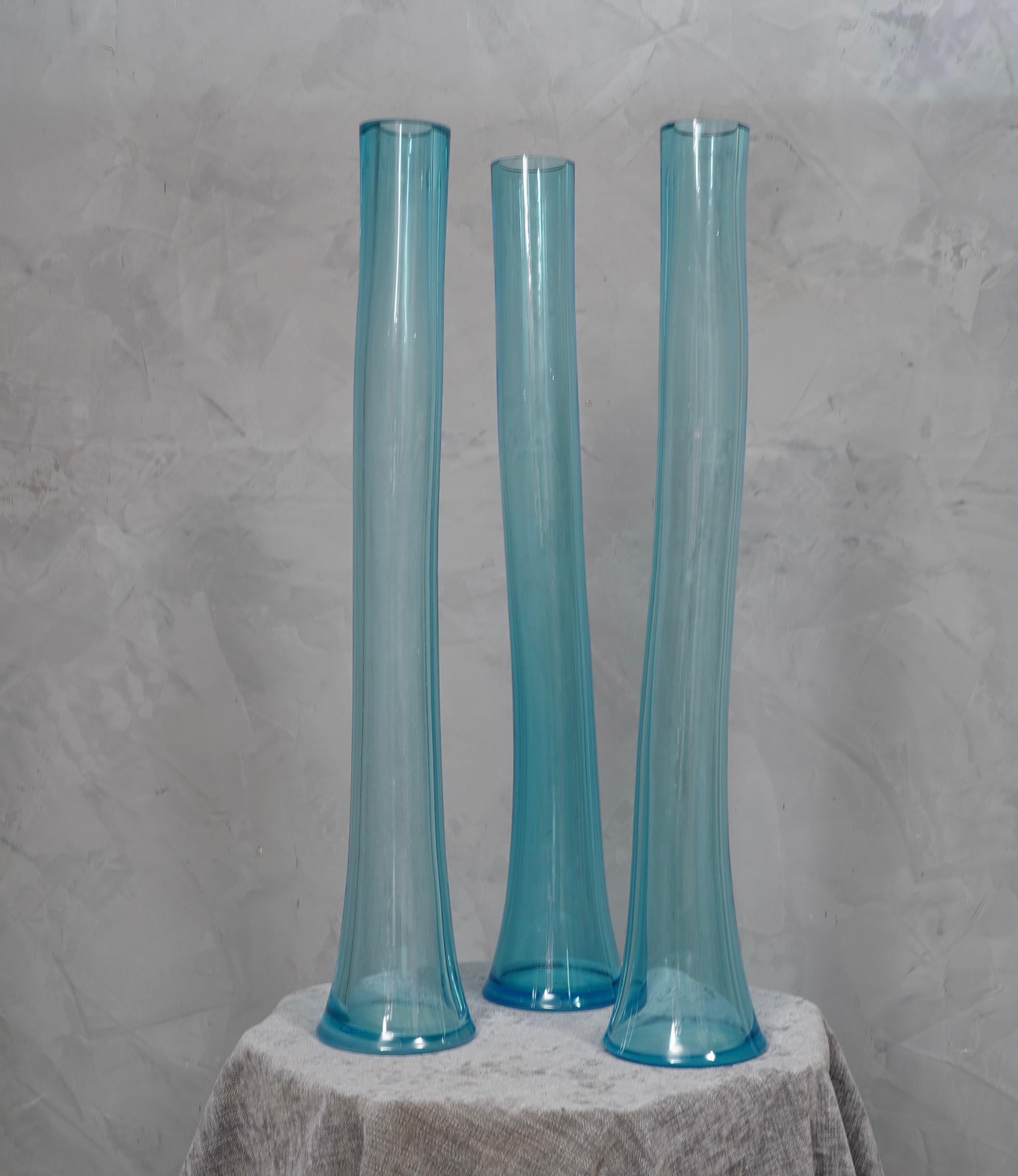 Vase d'art de Murano en verre soufflé bleu ciel, 1990 en vente 3