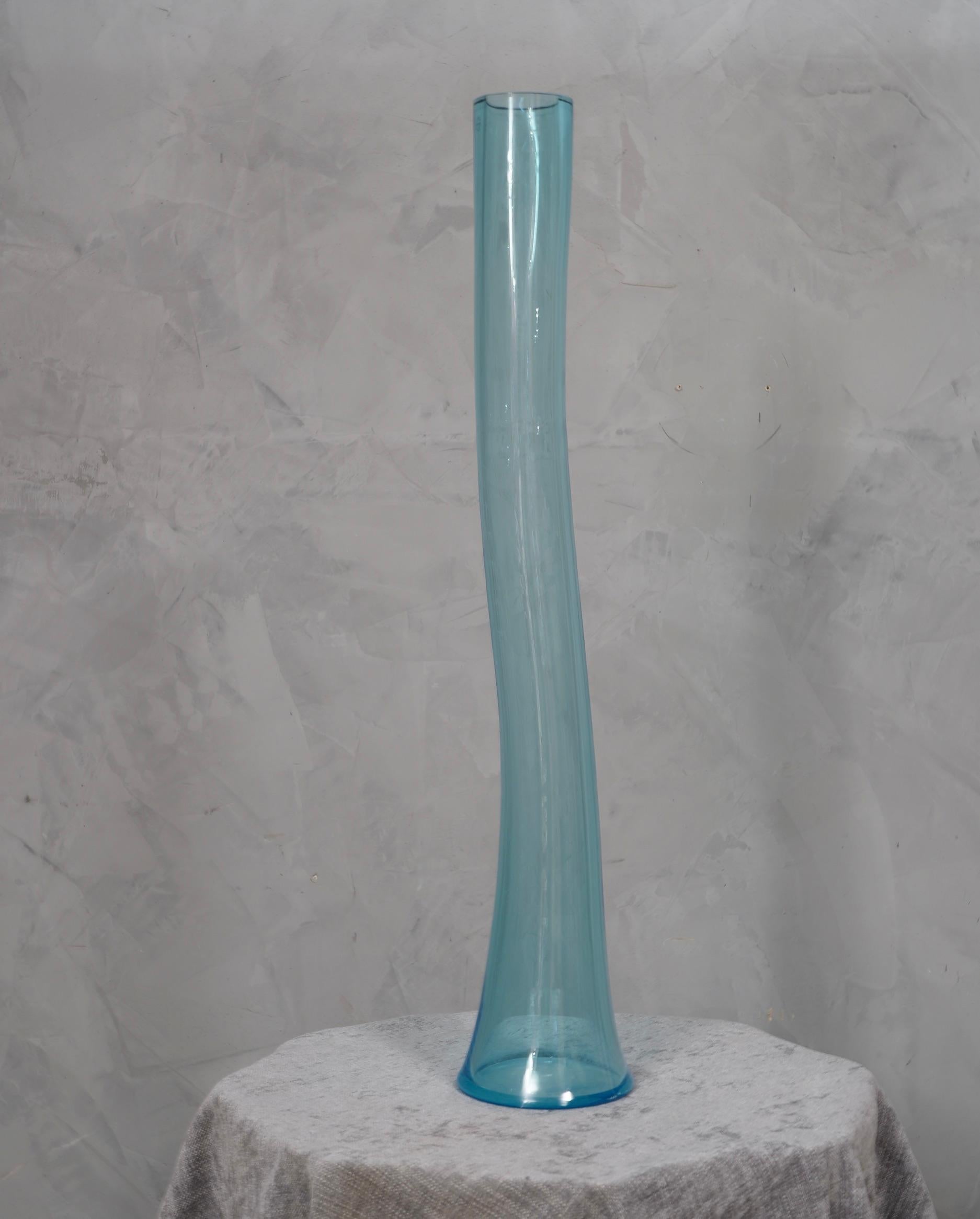 Mid-Century Modern Vase d'art de Murano en verre soufflé bleu ciel, 1990 en vente