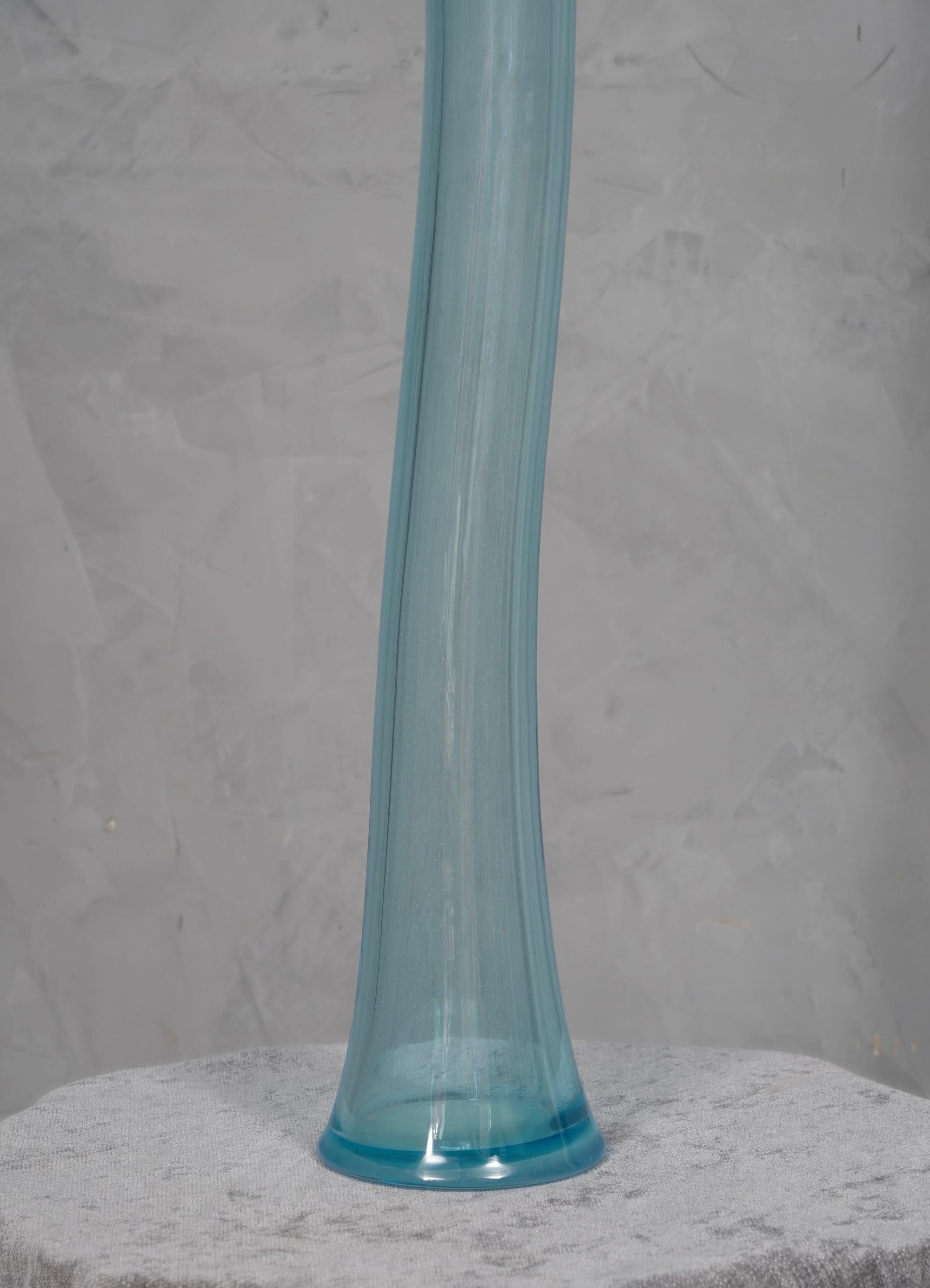 Vaso di Murano in vetro soffiato color blu cielo del Medioevo, 1990 In condizioni buone in vendita a Rome, IT