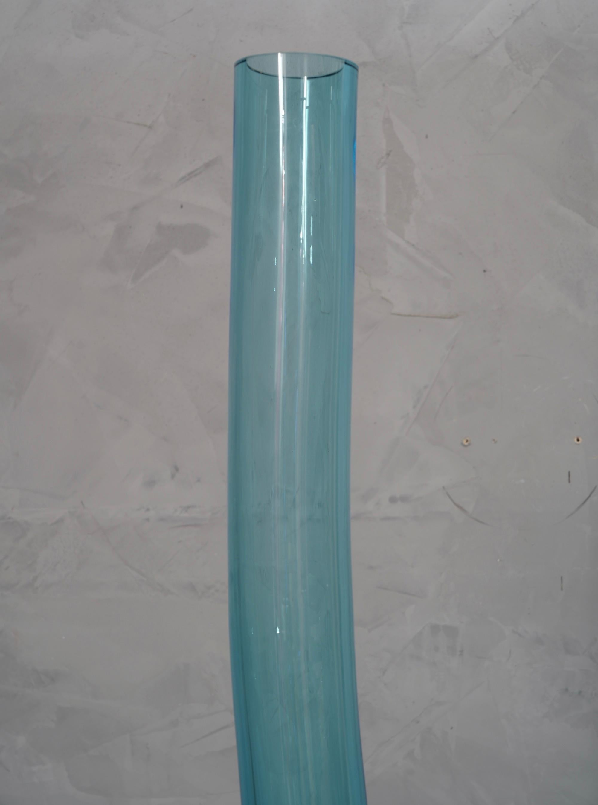 Vaso di Murano in vetro soffiato color blu cielo del Medioevo, 1990 In condizioni buone in vendita a Rome, IT