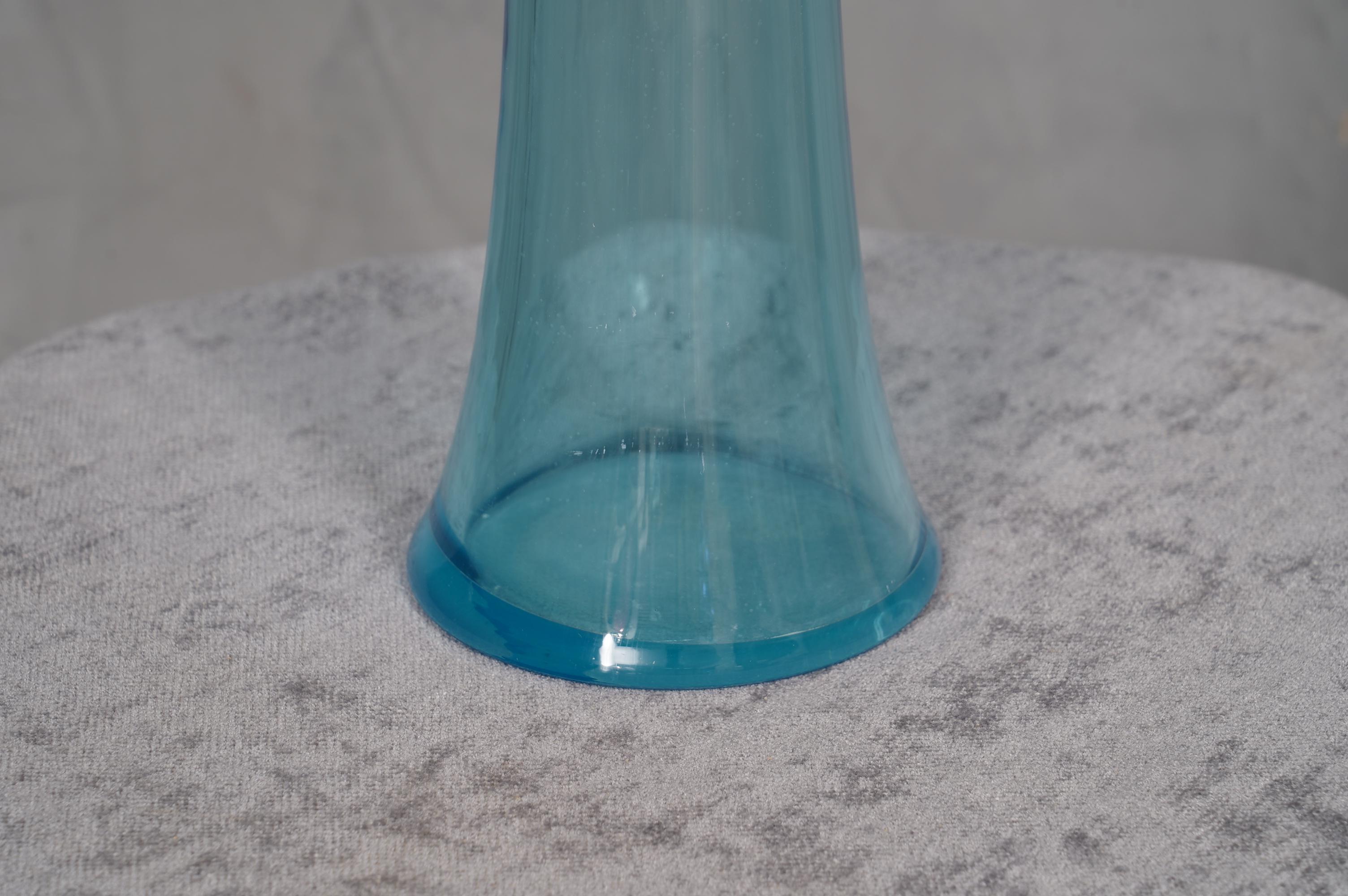 Verre de Murano Vase d'art de Murano en verre soufflé bleu ciel, 1990 en vente