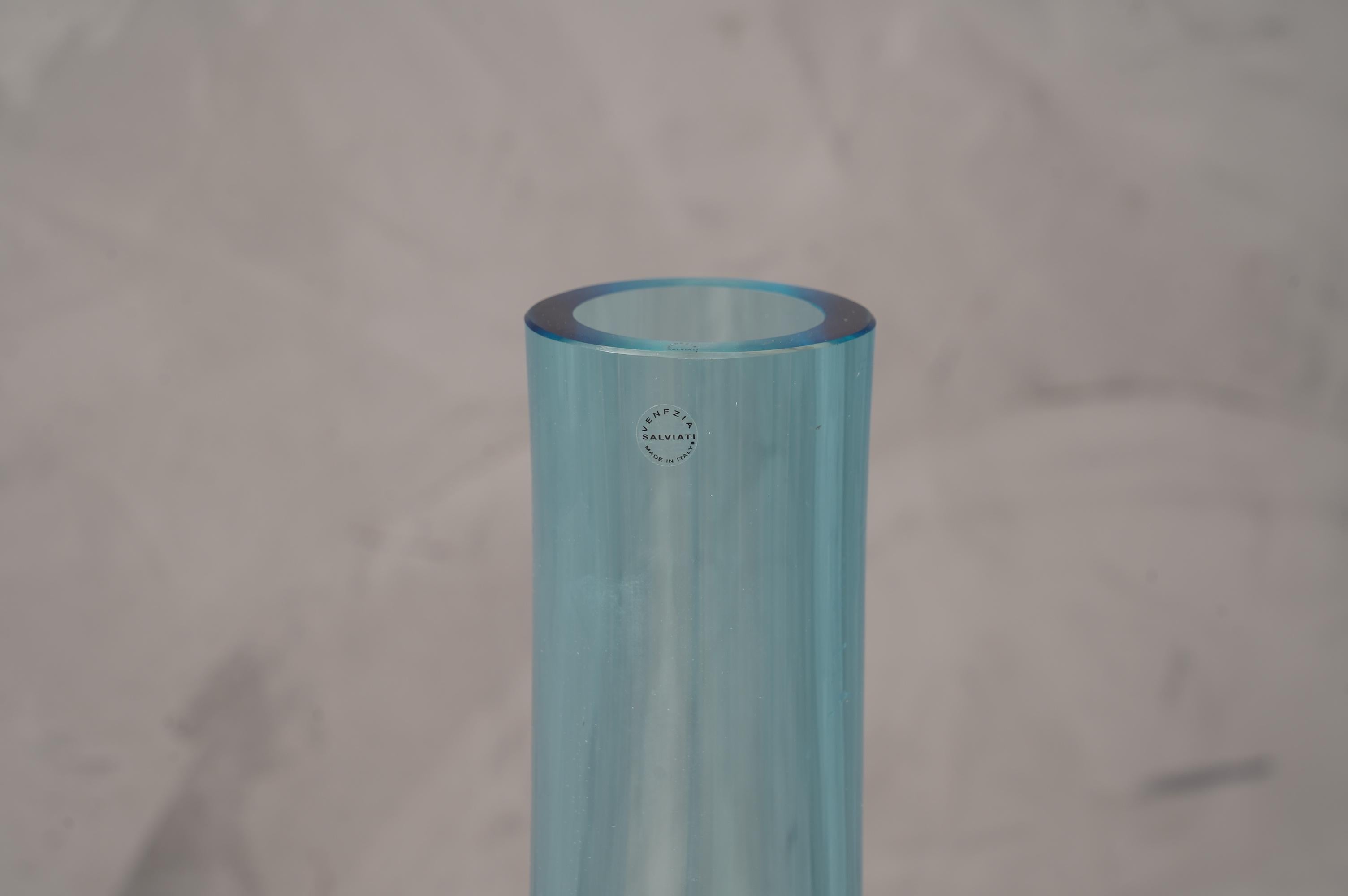 Vase d'art de Murano en verre soufflé bleu ciel, 1990 en vente 1