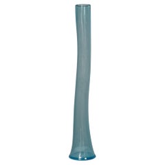 Jarrón de cristal soplado de Murano Art Glass color azul cielo de mediados de siglo, 1990