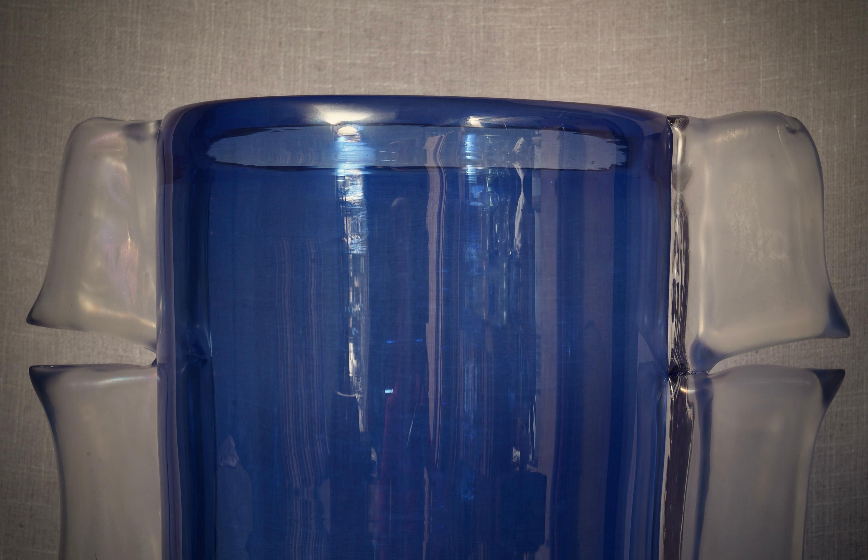 Jarrón de cristal soplado de Murano Art Glass color azul cielo de mediados de siglo, 2000 Italiano en venta