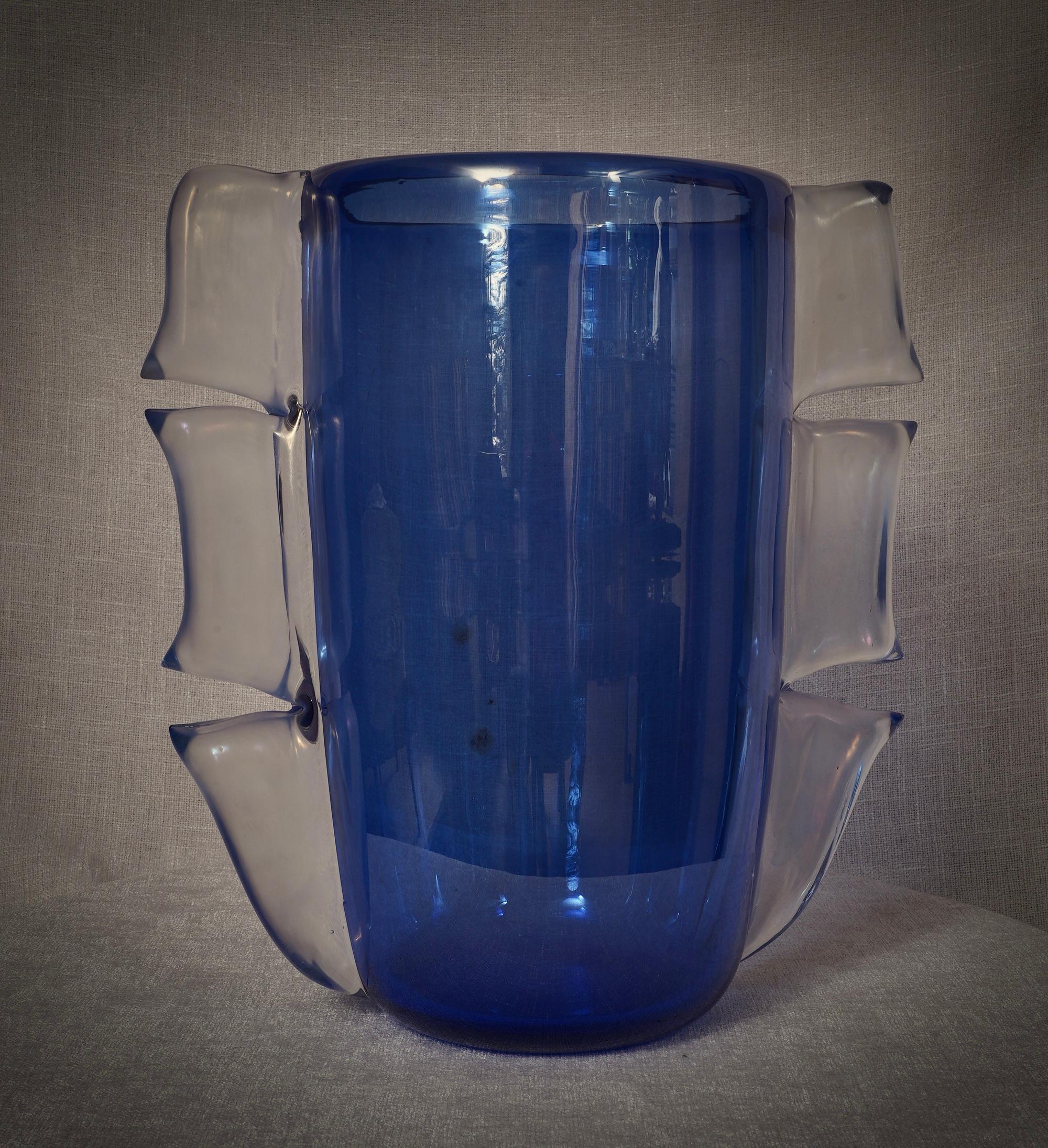 Jarrón de cristal soplado de Murano Art Glass color azul cielo de mediados de siglo, 2000 en venta 1