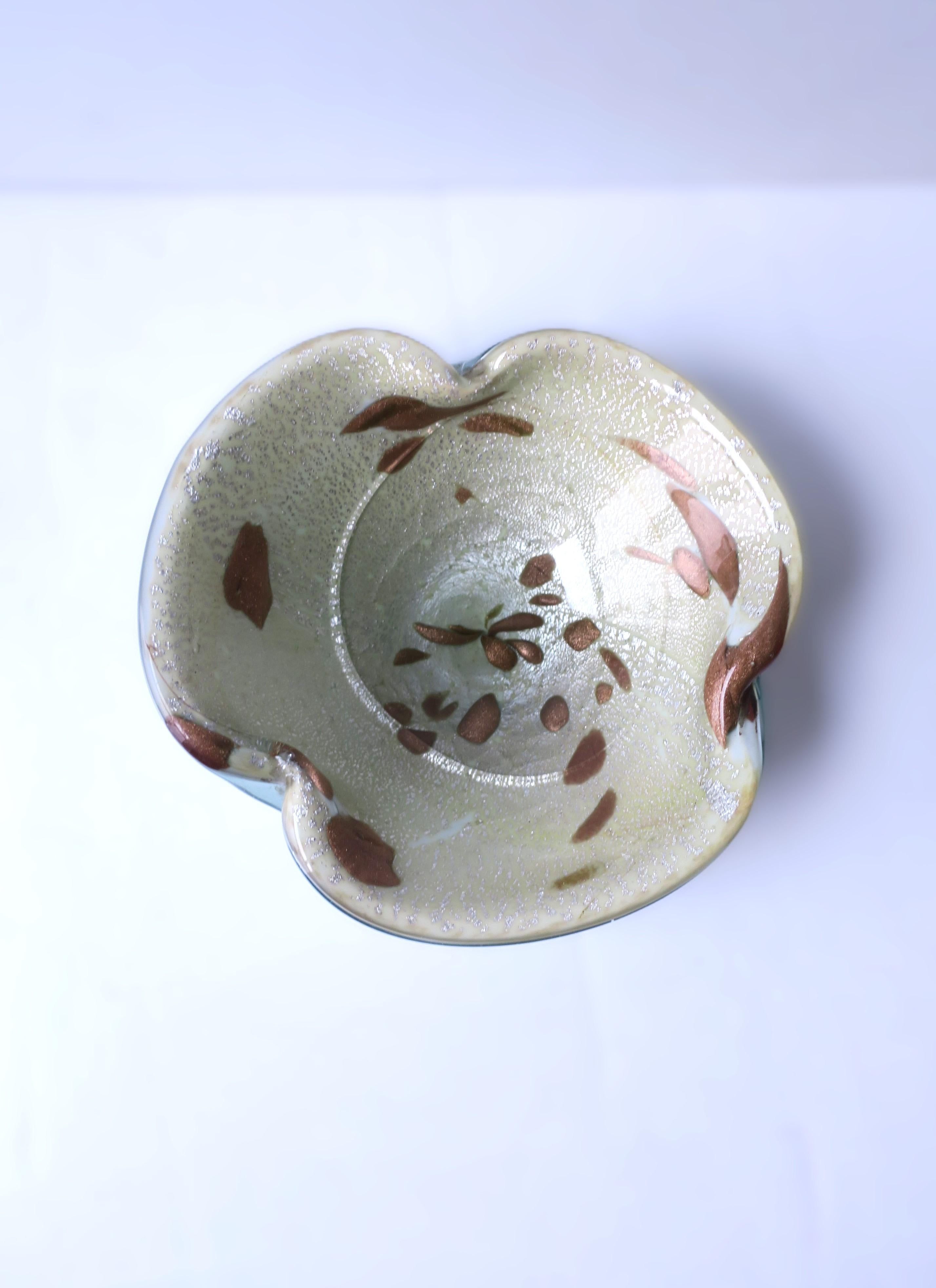 Mid-Century Modern Italian Murano Light Green Art Glass Bowl For Sale