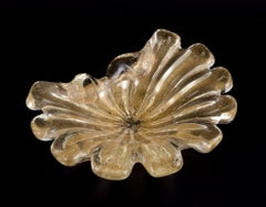 Murano. Art glass bowl in clear glass with gold dust inlay. Organic shape