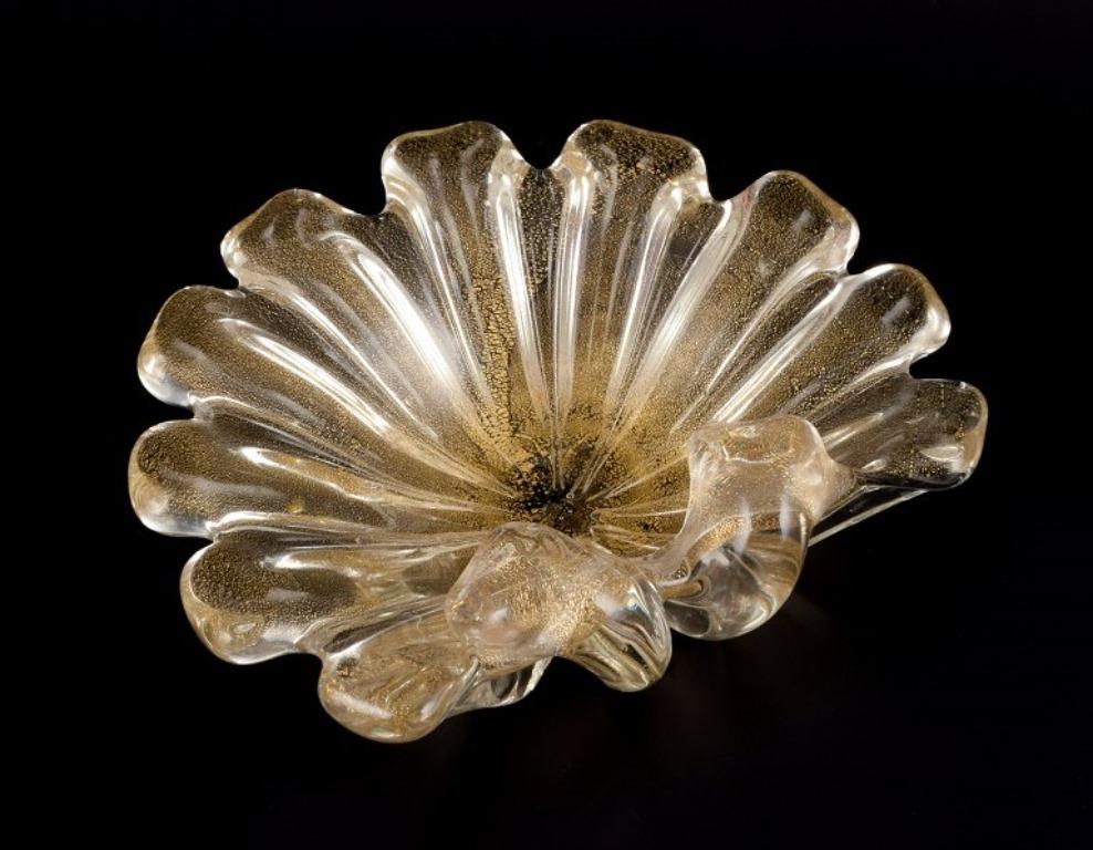Italiano Murano. Ciotola in vetro artistico in vetro trasparente con intarsi in polvere d'oro. Forma organica in vendita