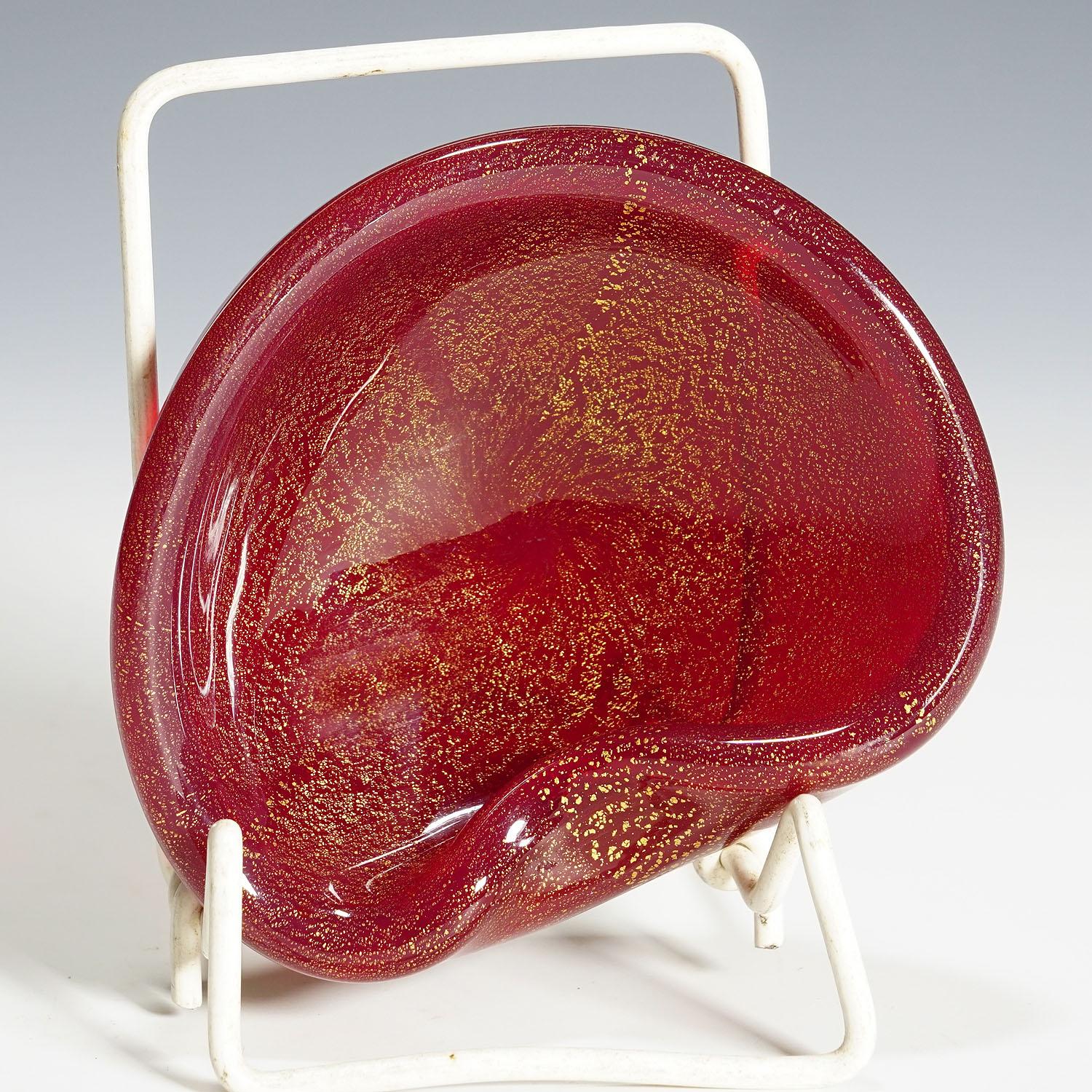 Hand-Carved Murano Art Glass Bowl in Red with Gold, Seguso, circa 1960s For Sale