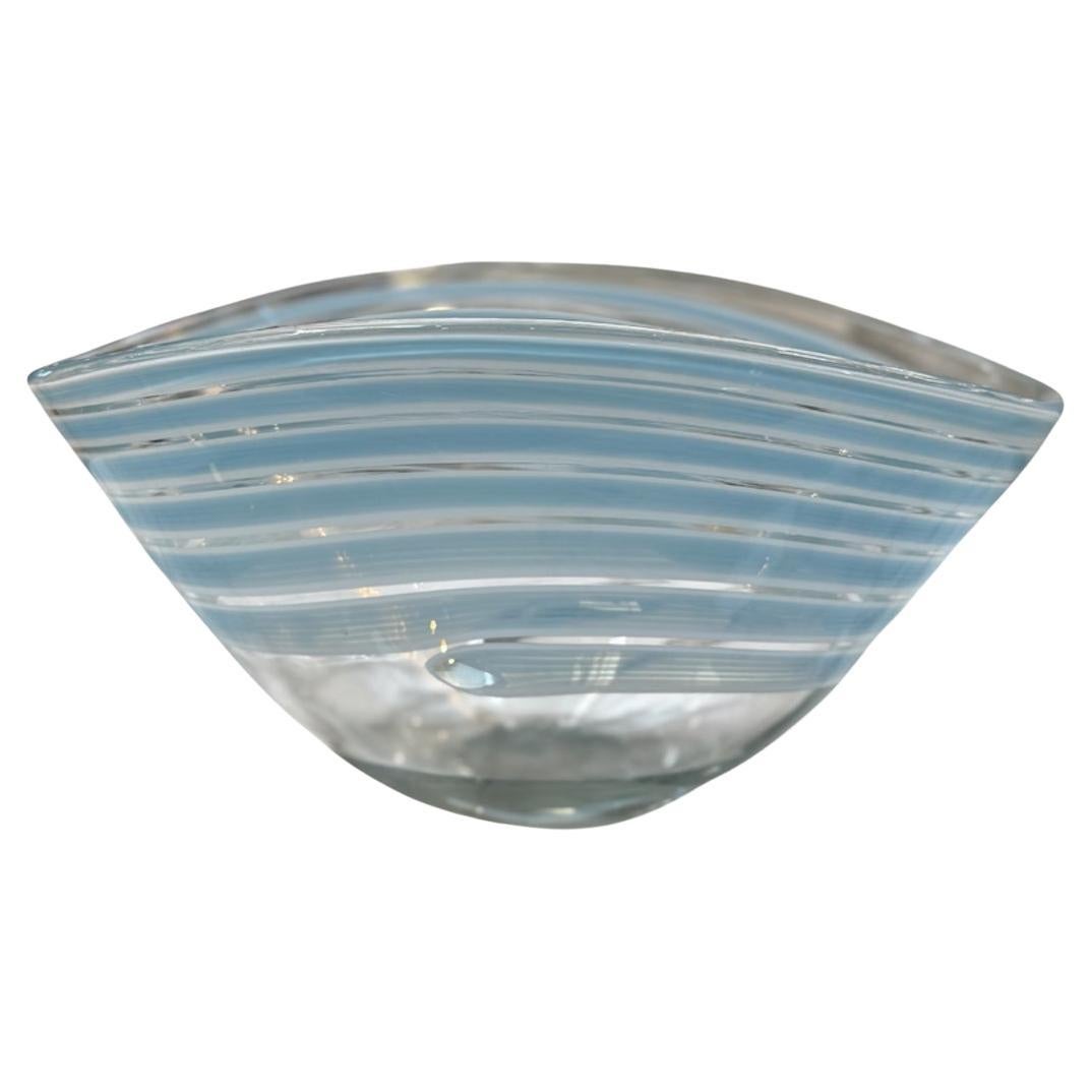 Bol en verre d'art de Murano avec rayures bleues en vente