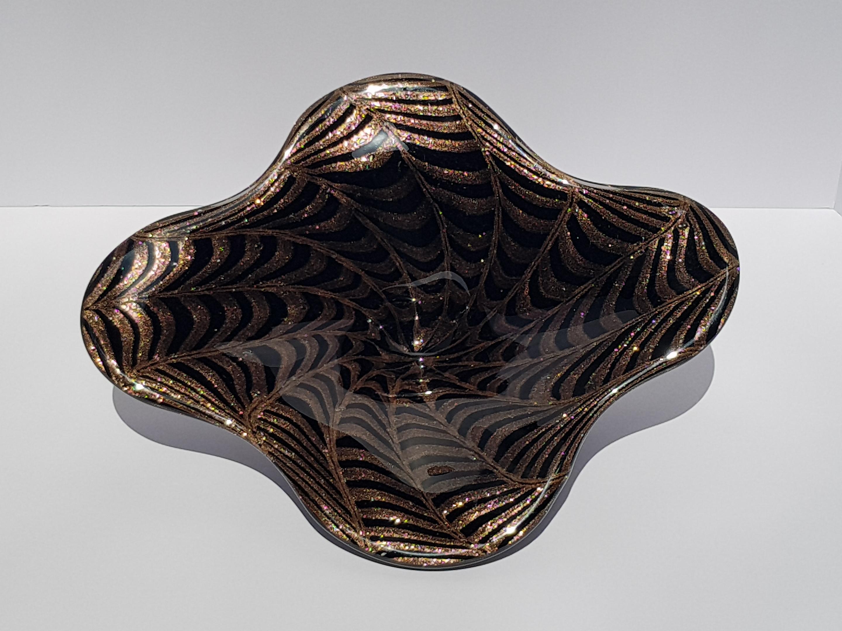 Centrotavola in vetro di Murano Ciotola Vaso Piatto Nero Rame Avventurina Fenicio in vendita 6