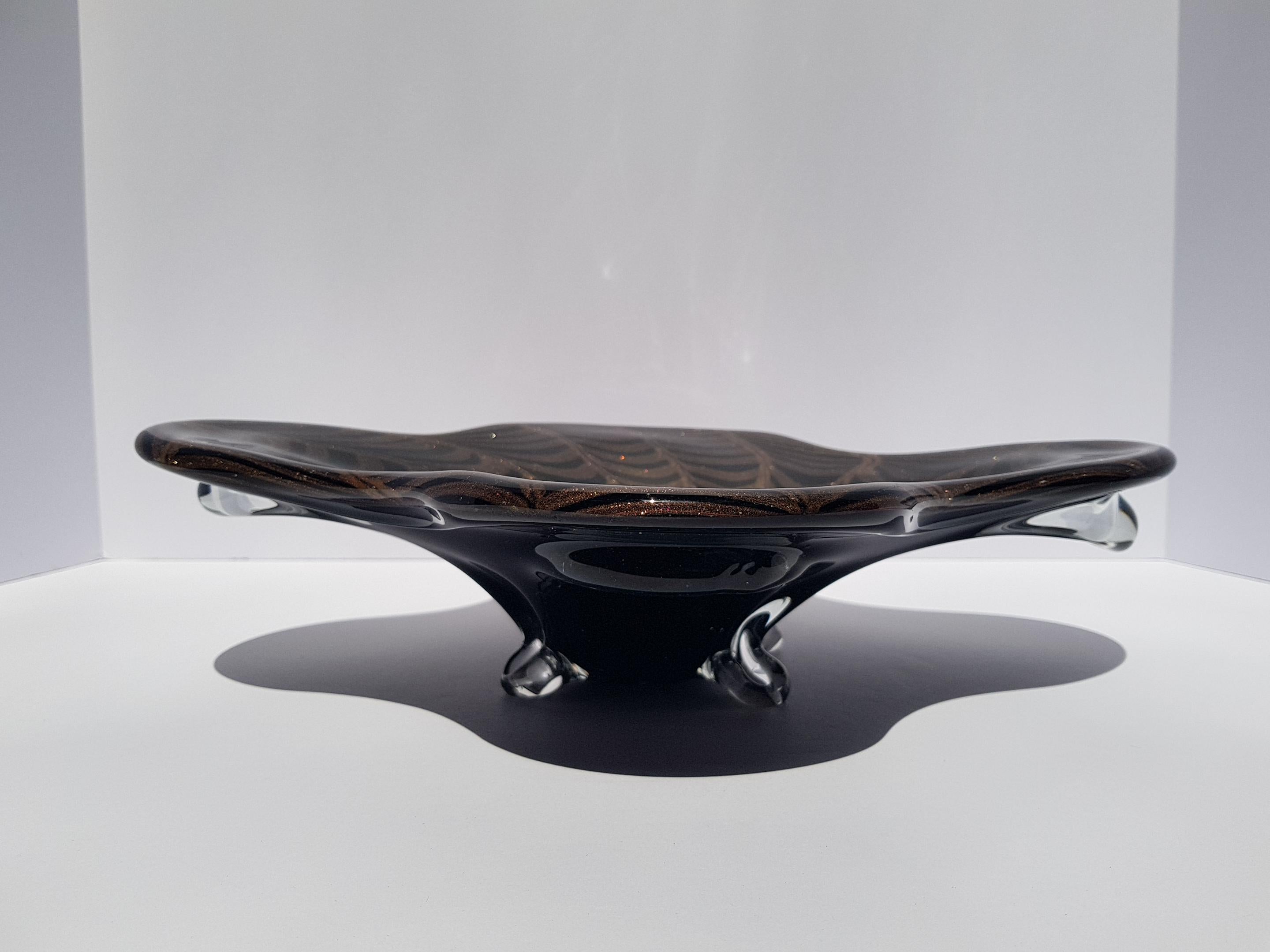 Centrotavola in vetro di Murano Ciotola Vaso Piatto Nero Rame Avventurina Fenicio in vendita 10