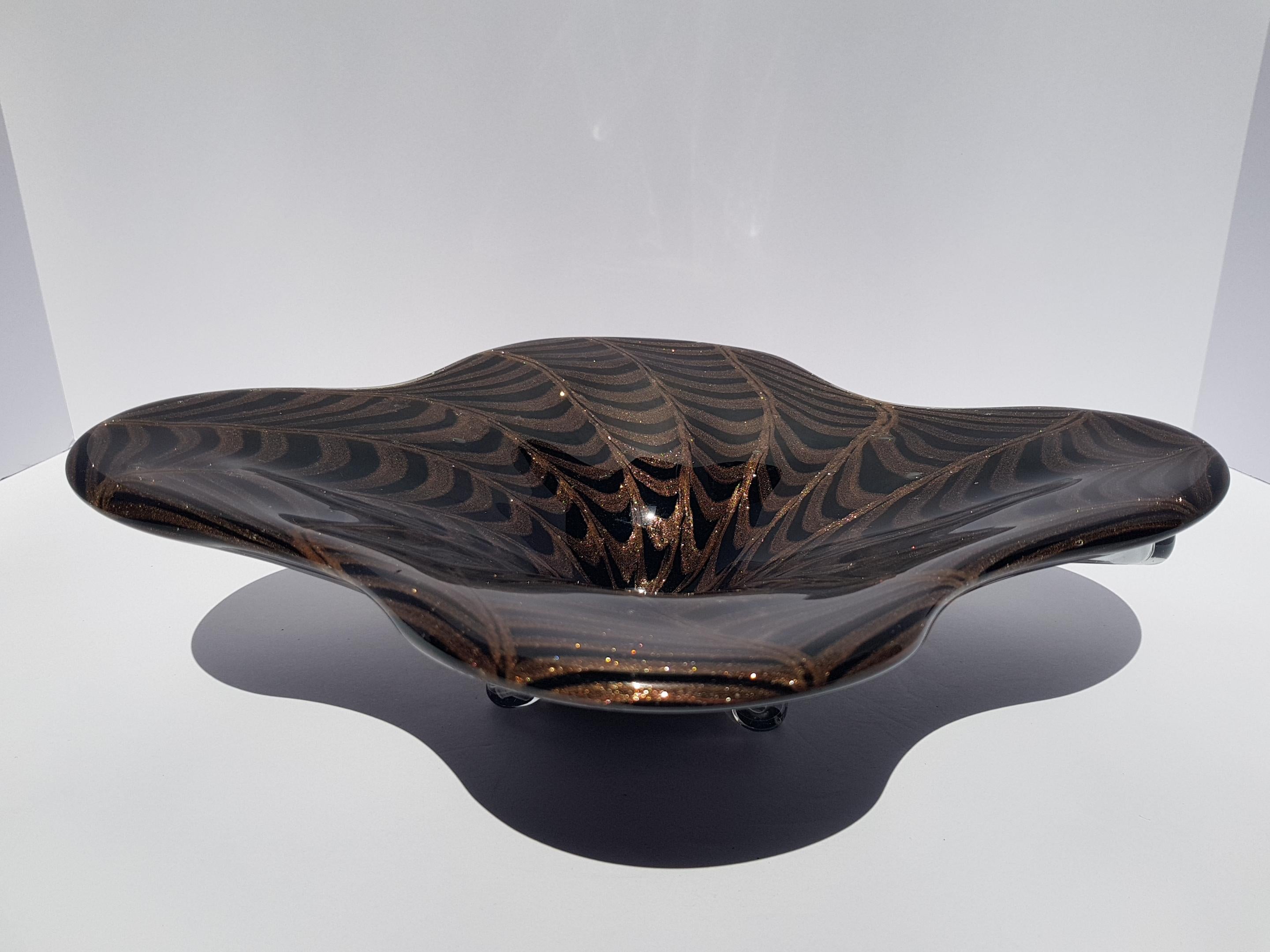 Centrotavola in vetro di Murano Ciotola Vaso Piatto Nero Rame Avventurina Fenicio in vendita 12