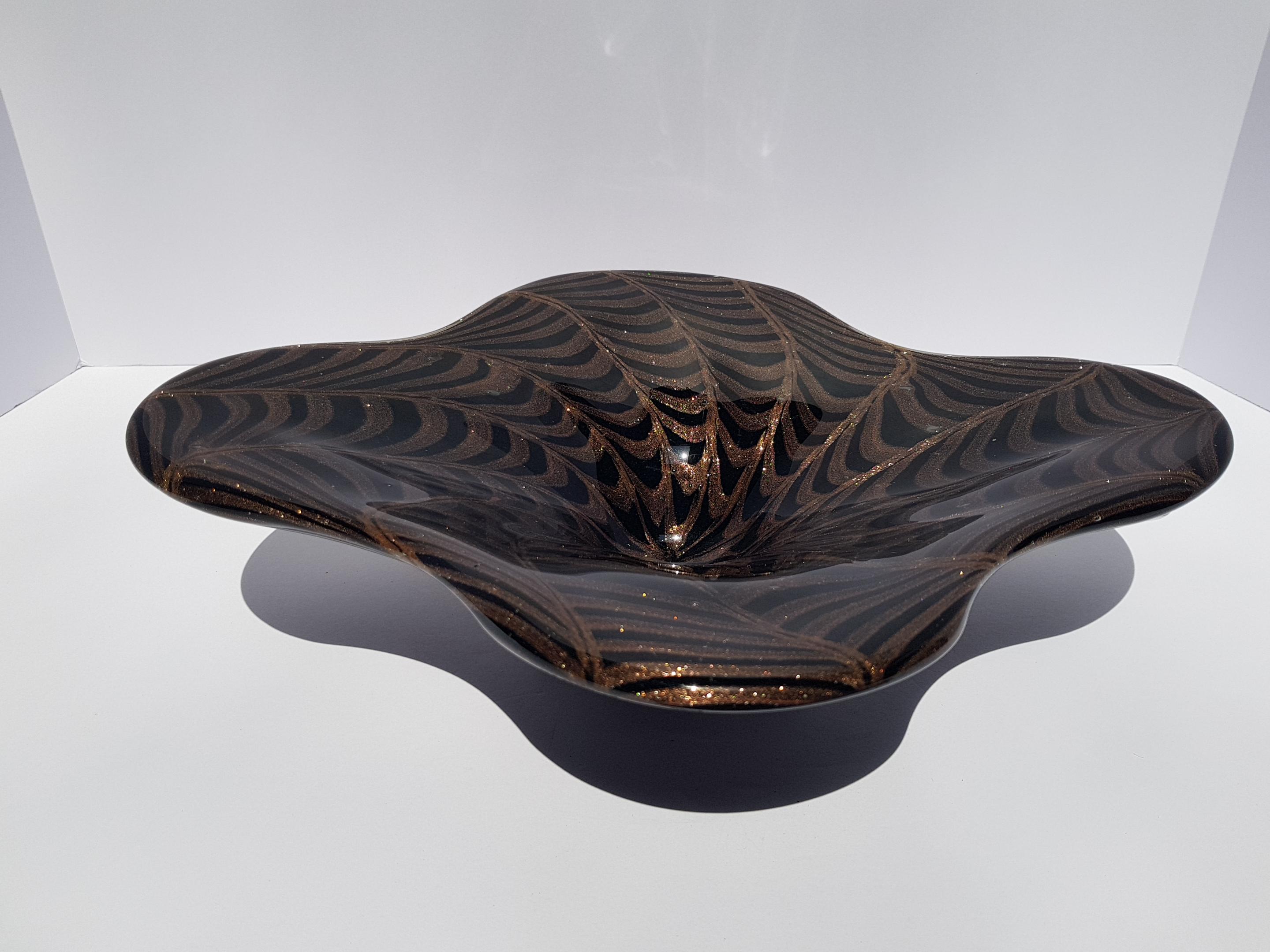 Centrotavola in vetro di Murano Ciotola Vaso Piatto Nero Rame Avventurina Fenicio in vendita 13