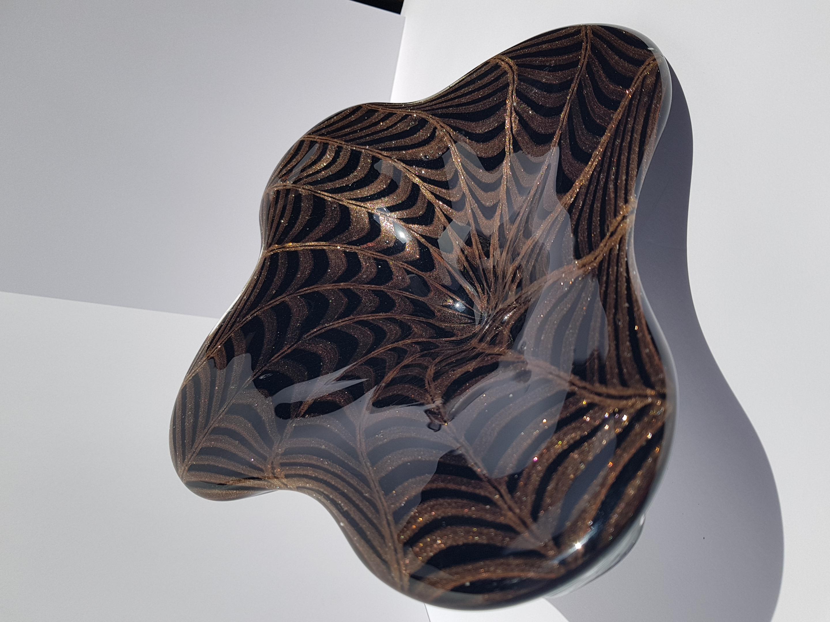 Centrotavola in vetro di Murano Ciotola Vaso Piatto Nero Rame Avventurina Fenicio in vendita 2