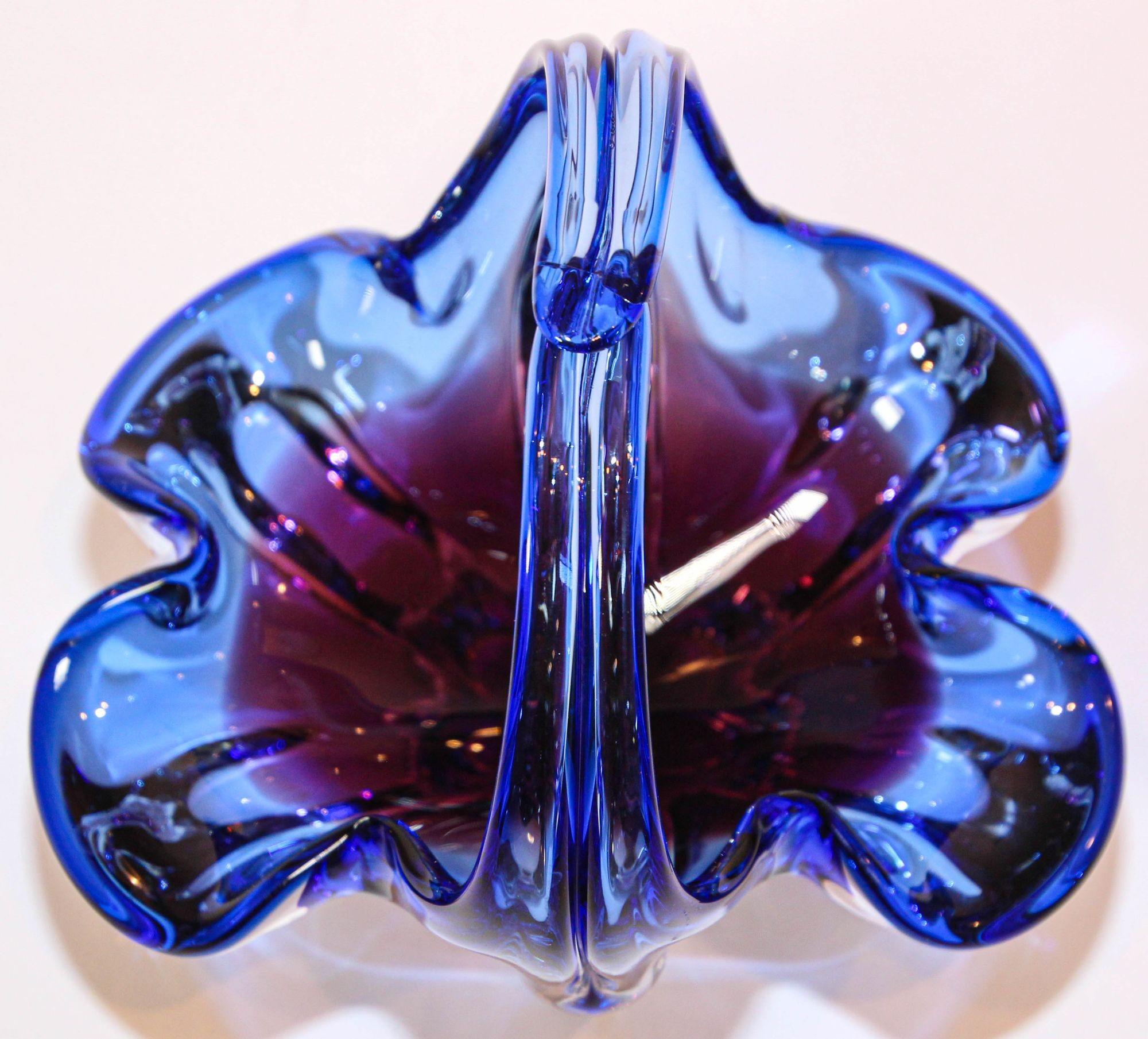 Kobaltblauer Korb aus Murano-Kunstglas mit Henkel 1970er Jahre Italien im Angebot 8