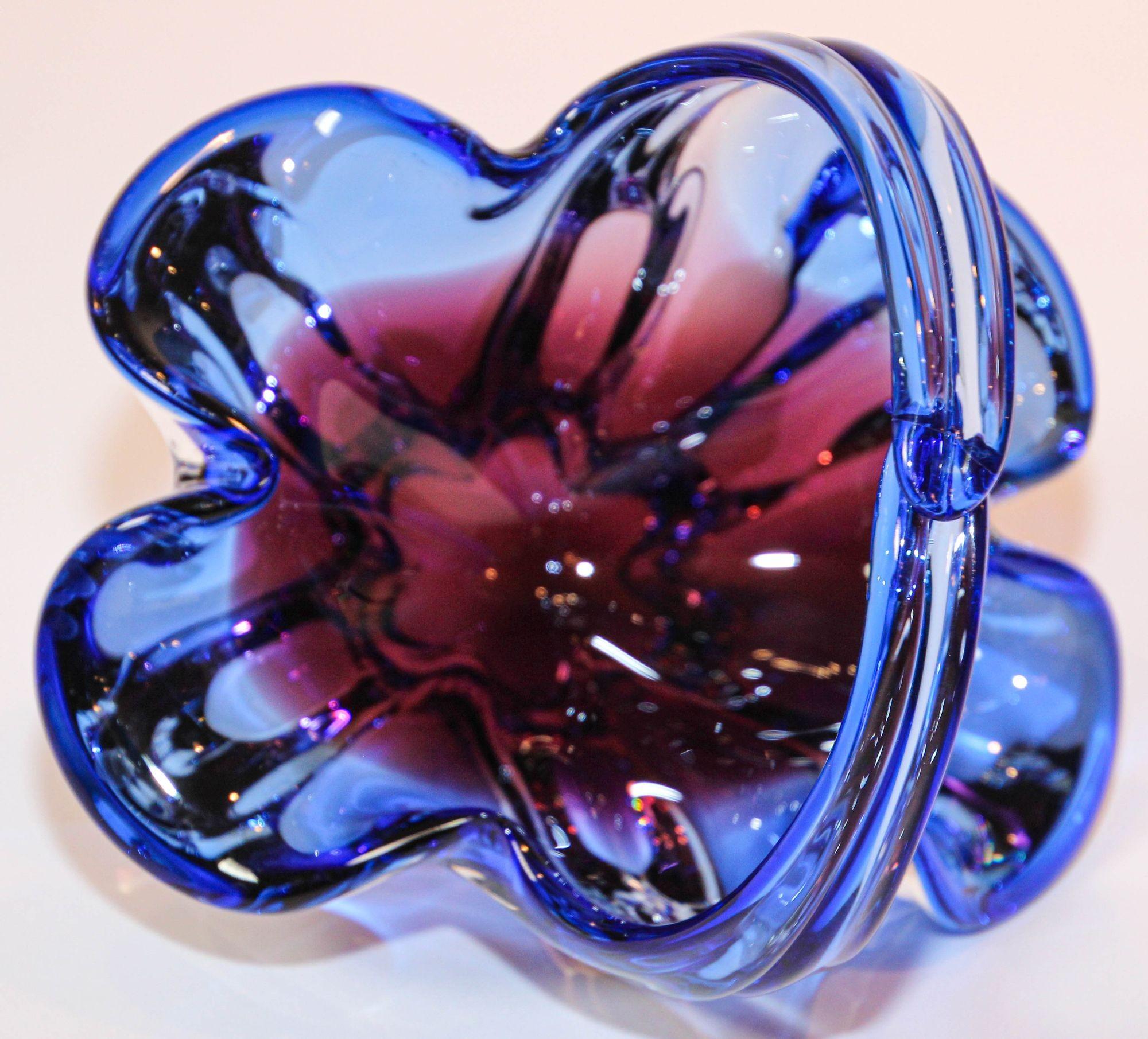 Kobaltblauer Korb aus Murano-Kunstglas mit Henkel 1970er Jahre Italien im Angebot 10
